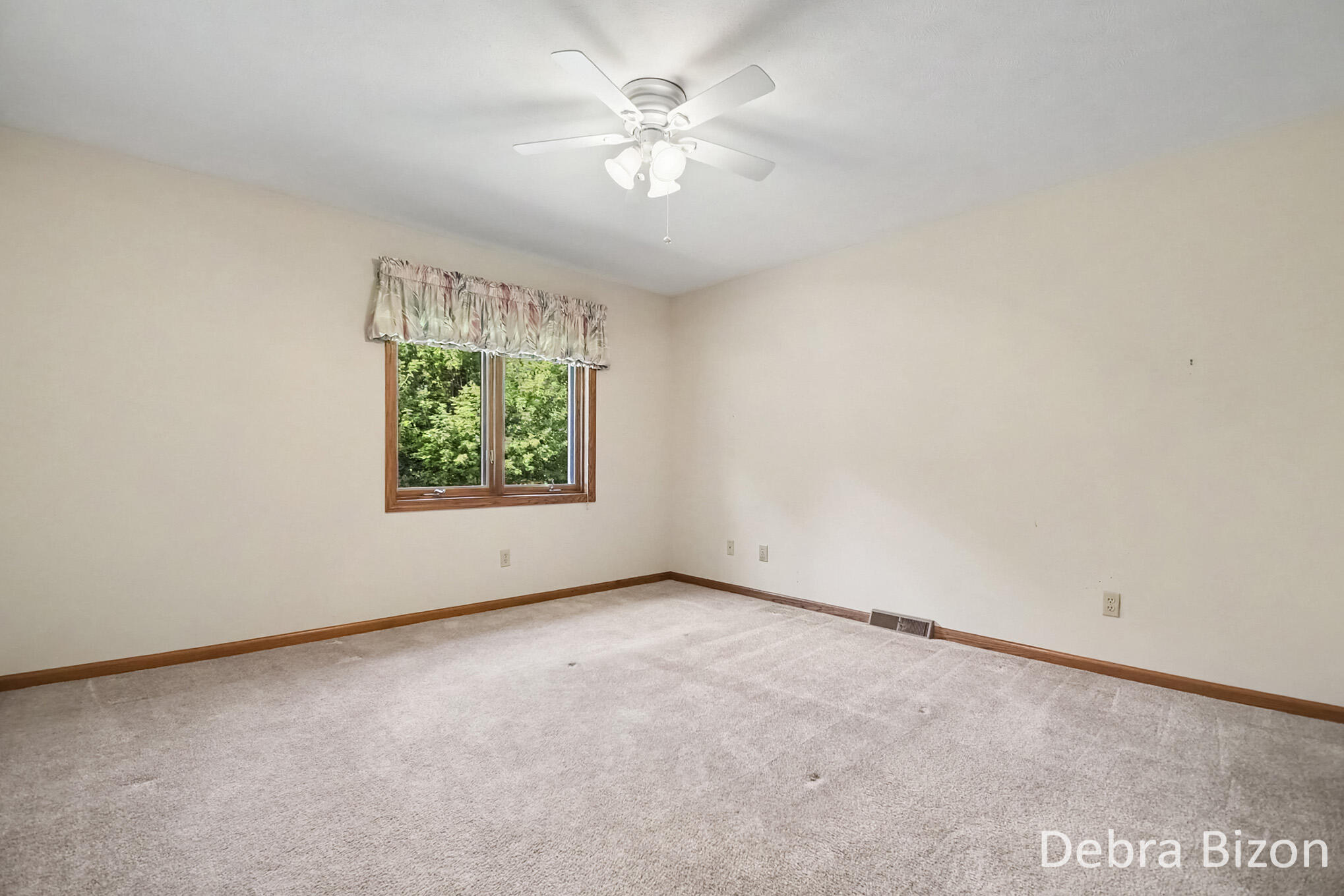 1011 Country Gardens NW Grand Rapids MI 49534
