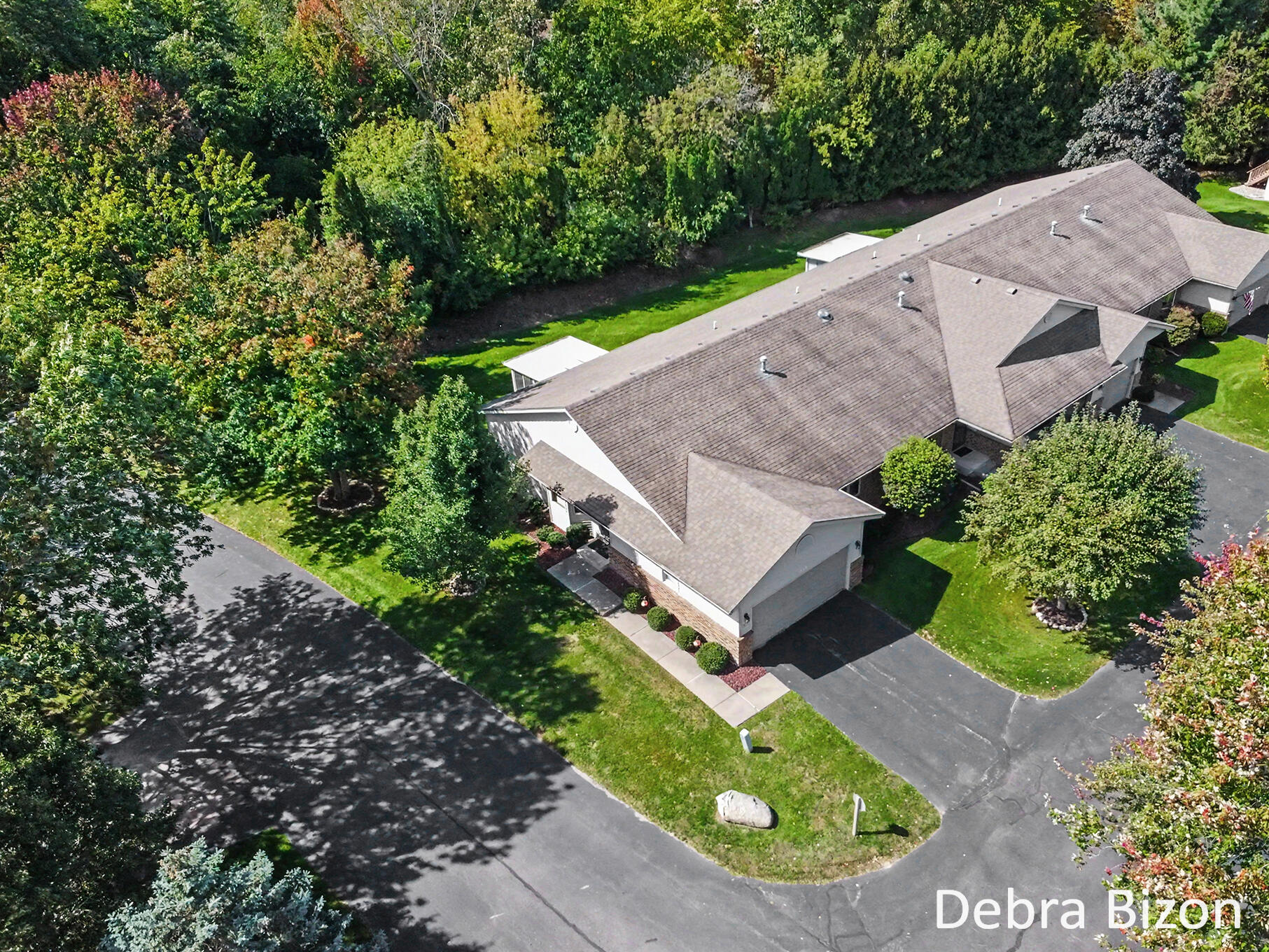 1011 Country Gardens NW Grand Rapids MI 49534