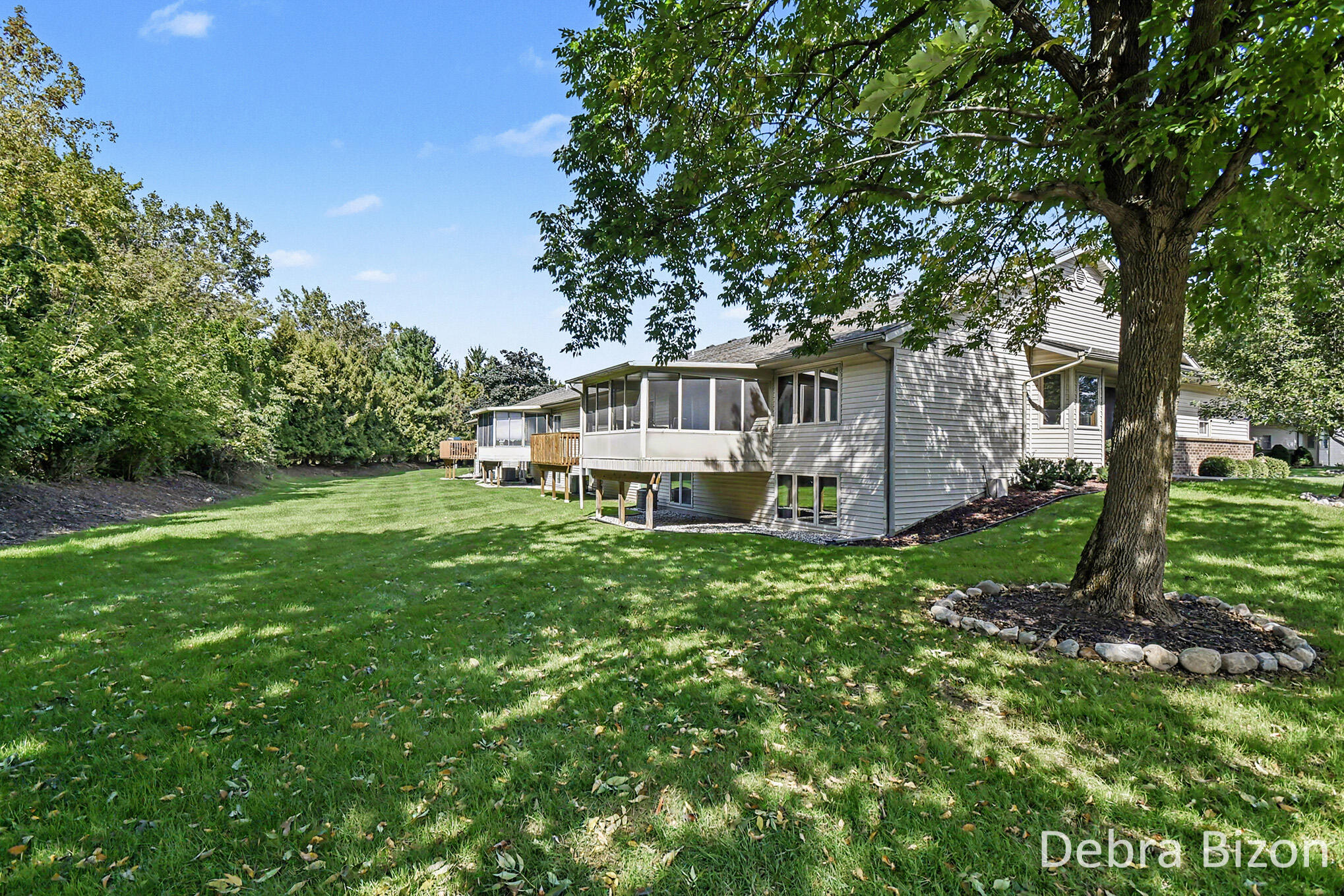 1011 Country Gardens NW Grand Rapids MI 49534