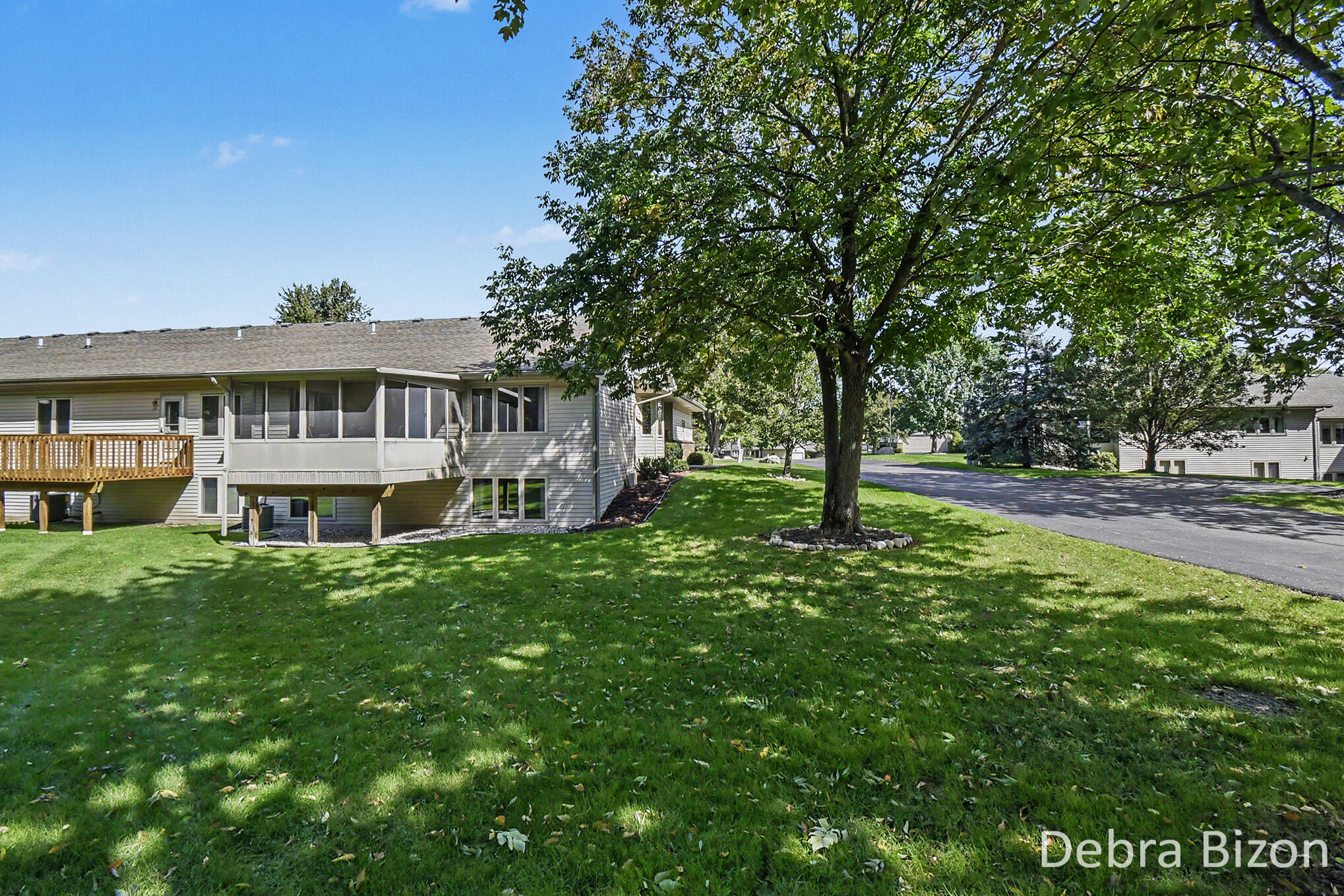 1011 Country Gardens NW Grand Rapids MI 49534
