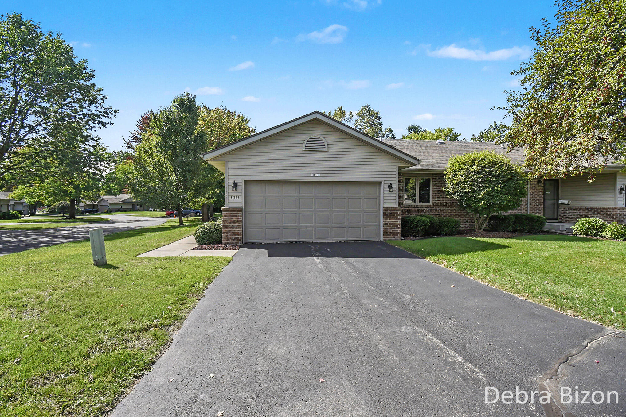 1011 Country Gardens NW Grand Rapids MI 49534