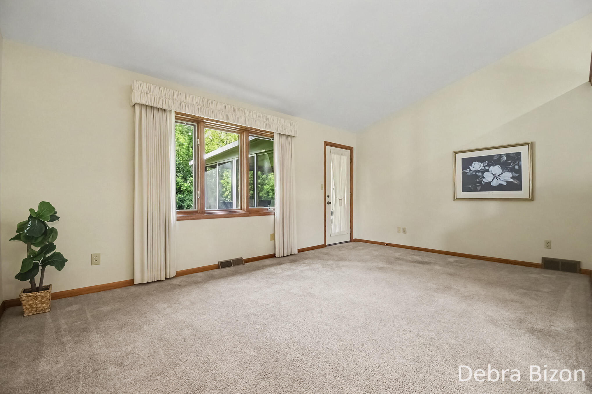 1011 Country Gardens NW Grand Rapids MI 49534