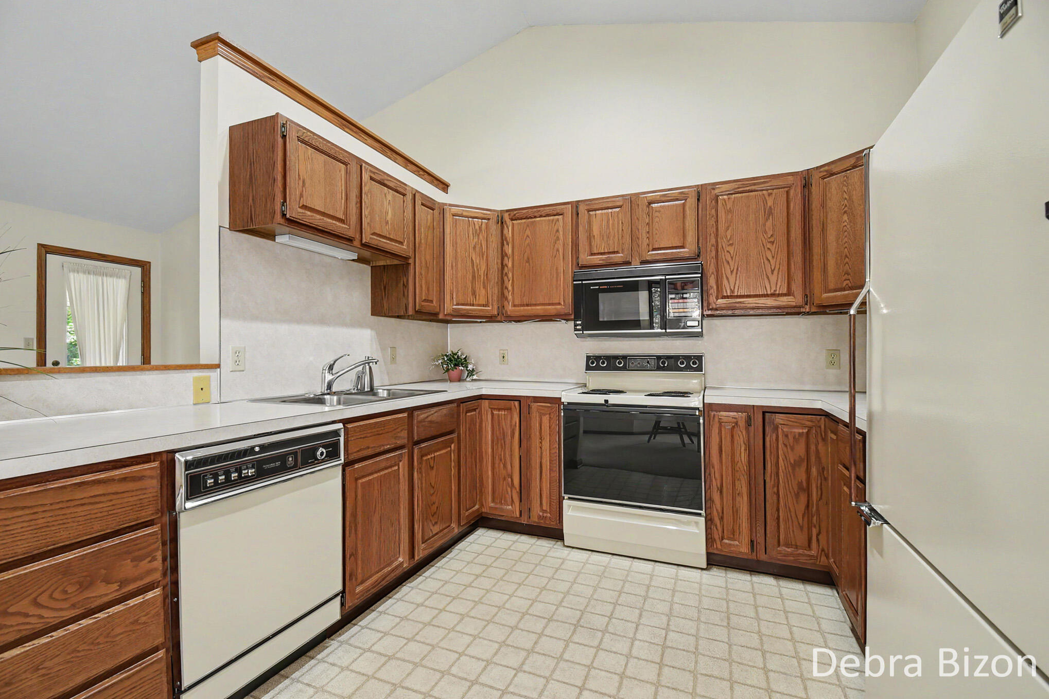 1011 Country Gardens NW Grand Rapids MI 49534