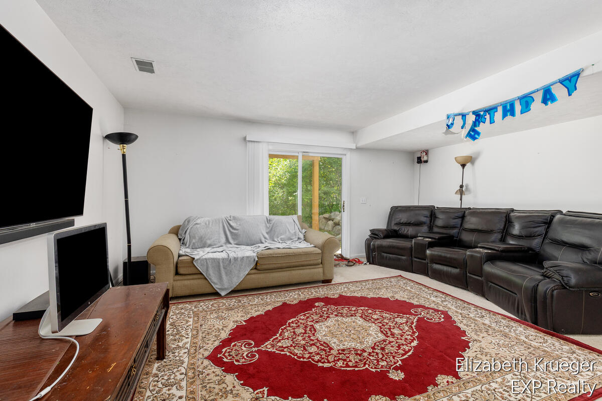 3292 Park Ridge Lane NE Grand Rapids MI 49525