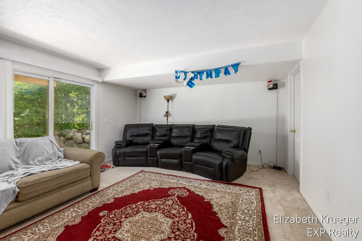 3292 Park Ridge Lane NE Grand Rapids MI 49525