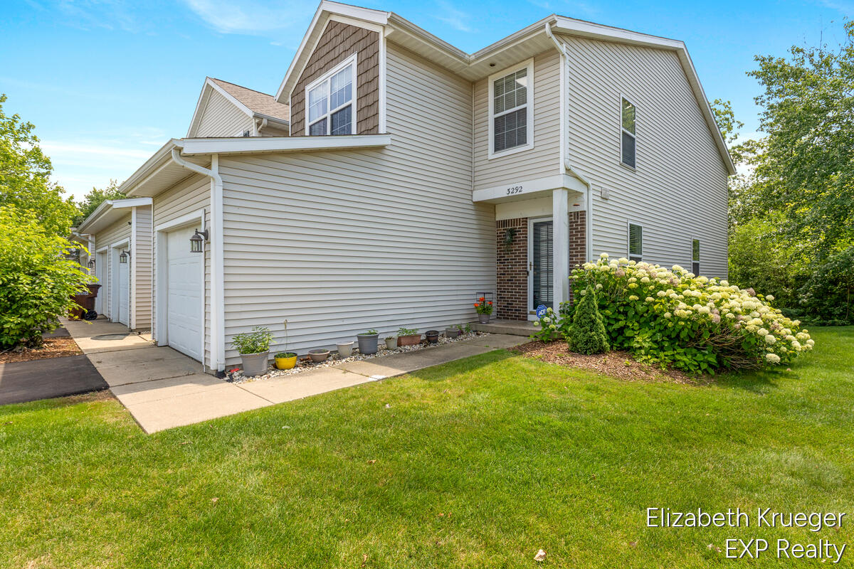 3292 Park Ridge Lane NE Grand Rapids MI 49525