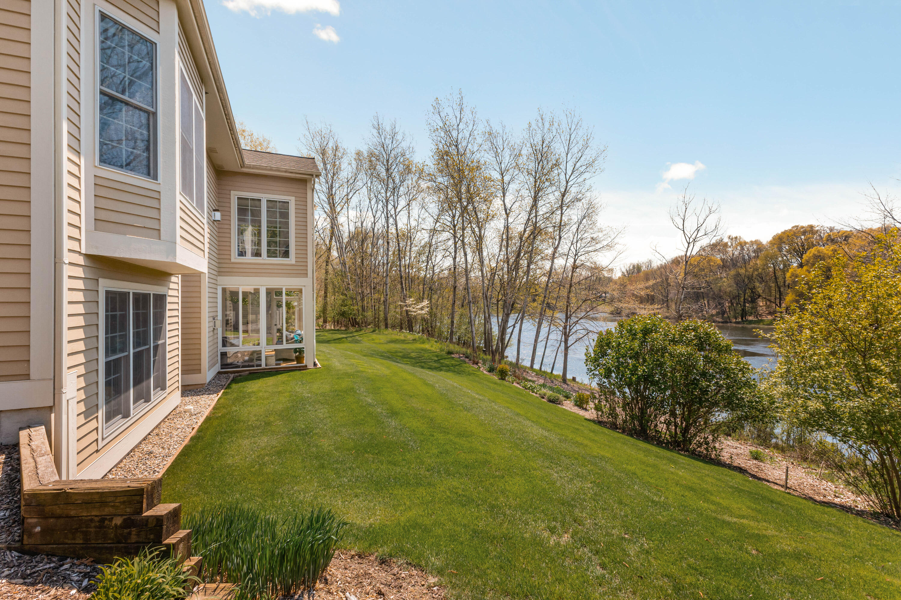 2166 Lamberton Creek Lane NE Grand Rapids MI 49505