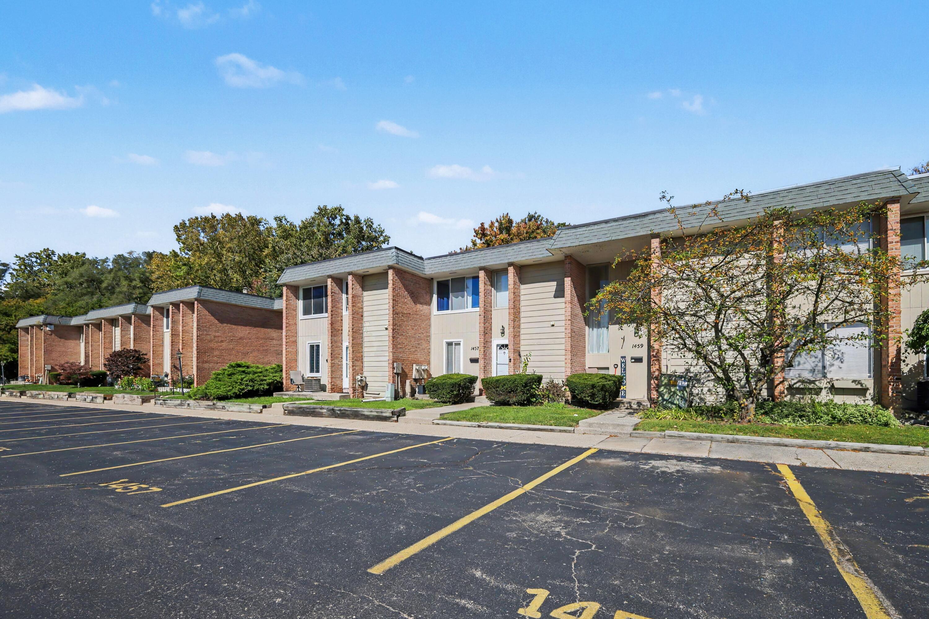 1457 N Saxony Drive SE Grand Rapids MI 49508