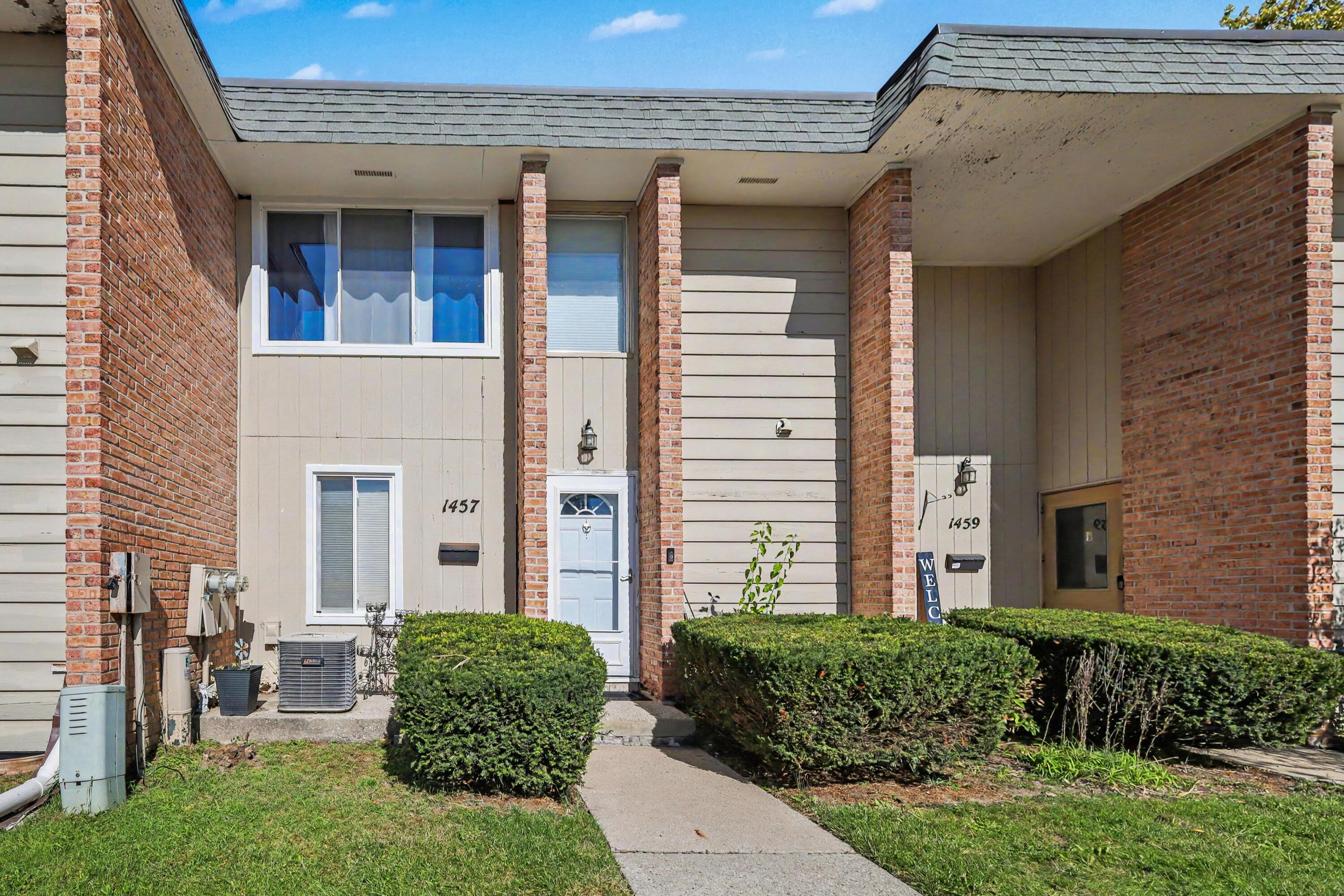 1457 N Saxony Drive SE Grand Rapids MI 49508