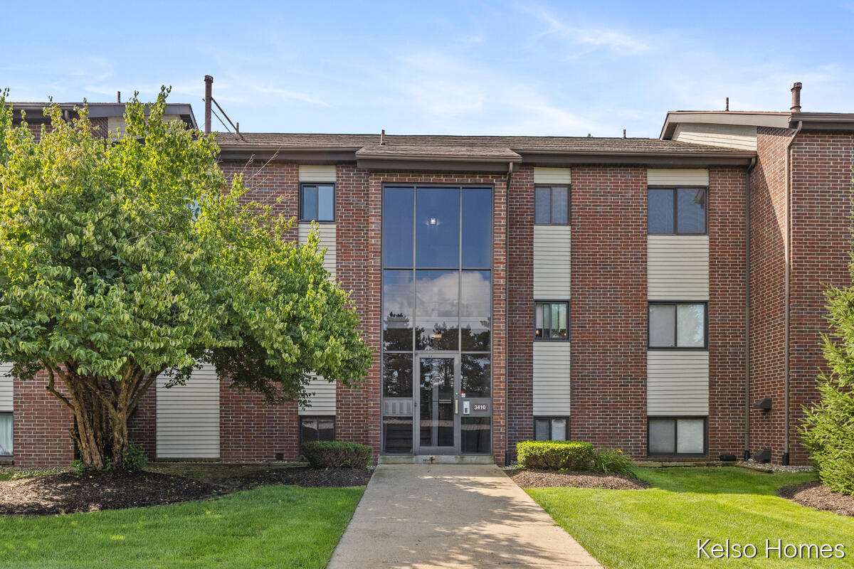 3410 Devonwood Hills NE Grand Rapids MI 49525