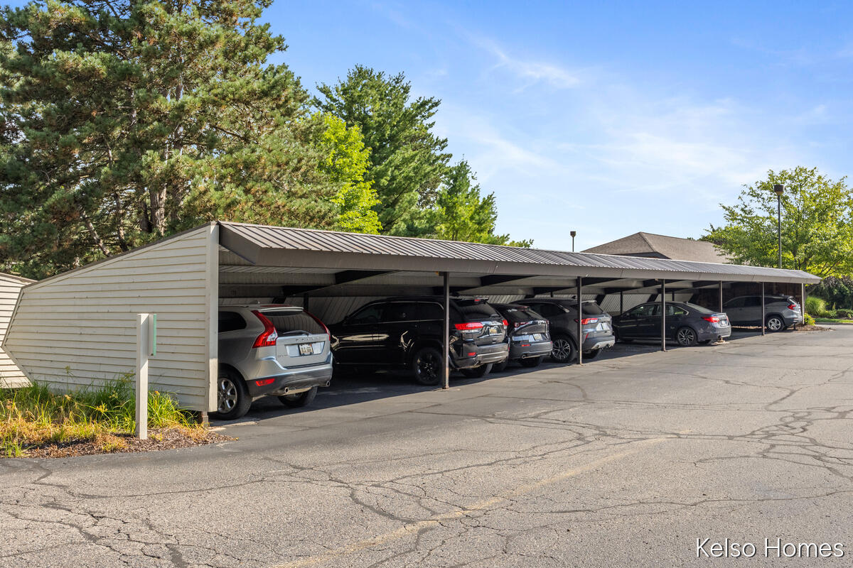 3410 Devonwood Hills NE Grand Rapids MI 49525