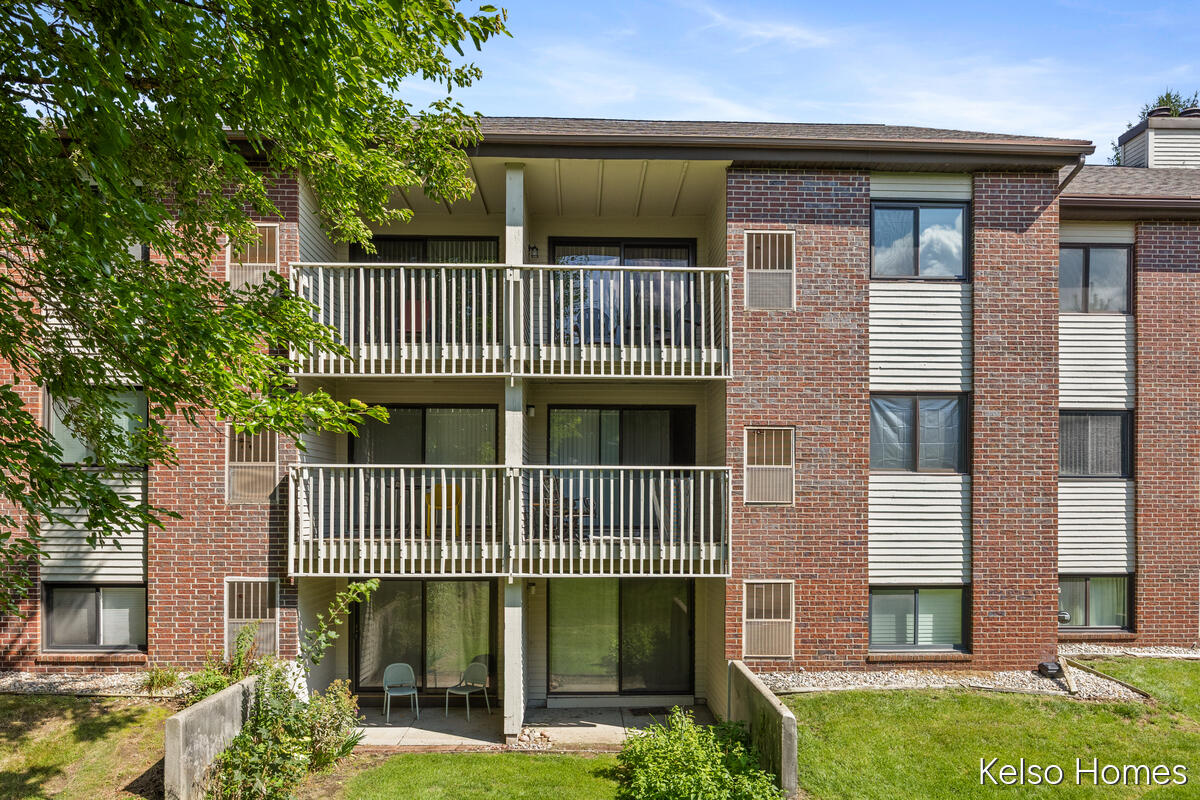 3410 Devonwood Hills NE Grand Rapids MI 49525