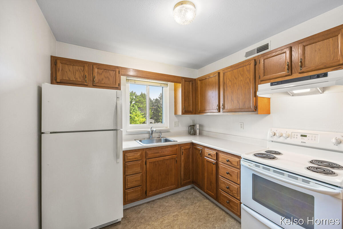 3410 Devonwood Hills NE Grand Rapids MI 49525