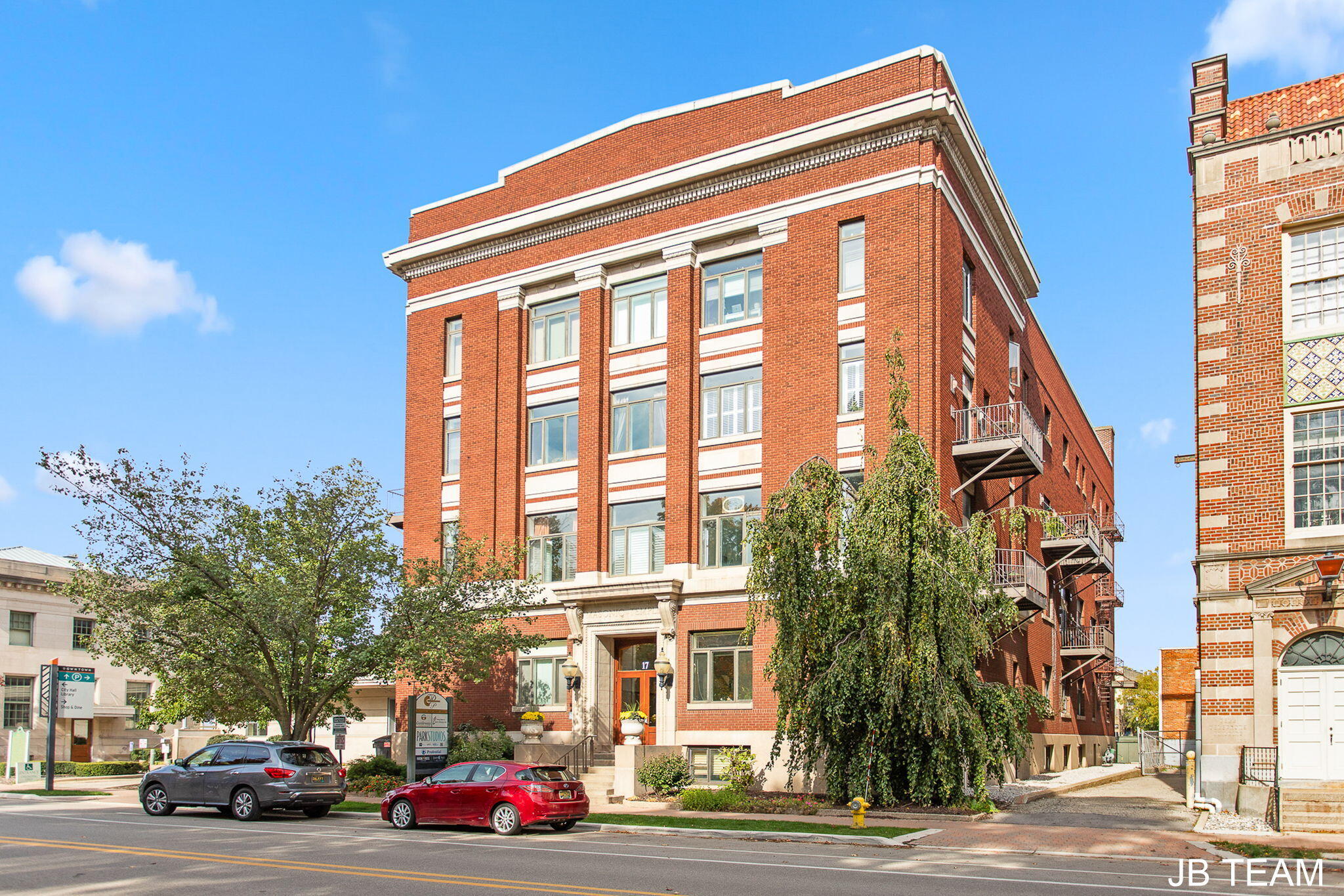 17 W 10th Street Holland MI 49423