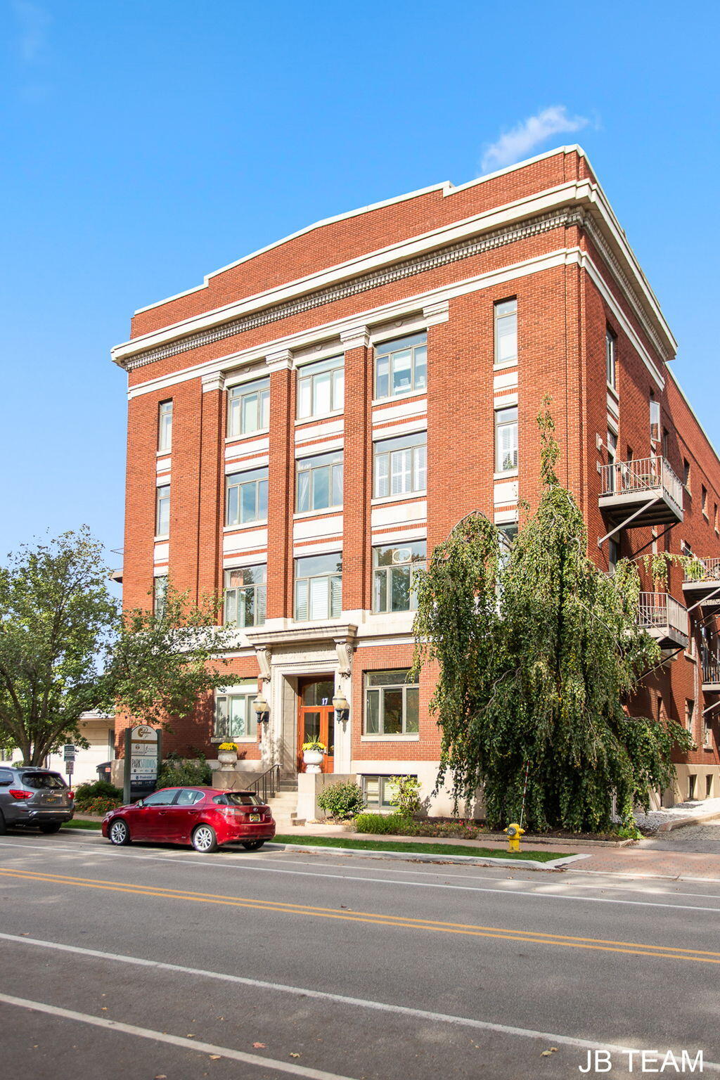 17 W 10th Street Holland MI 49423