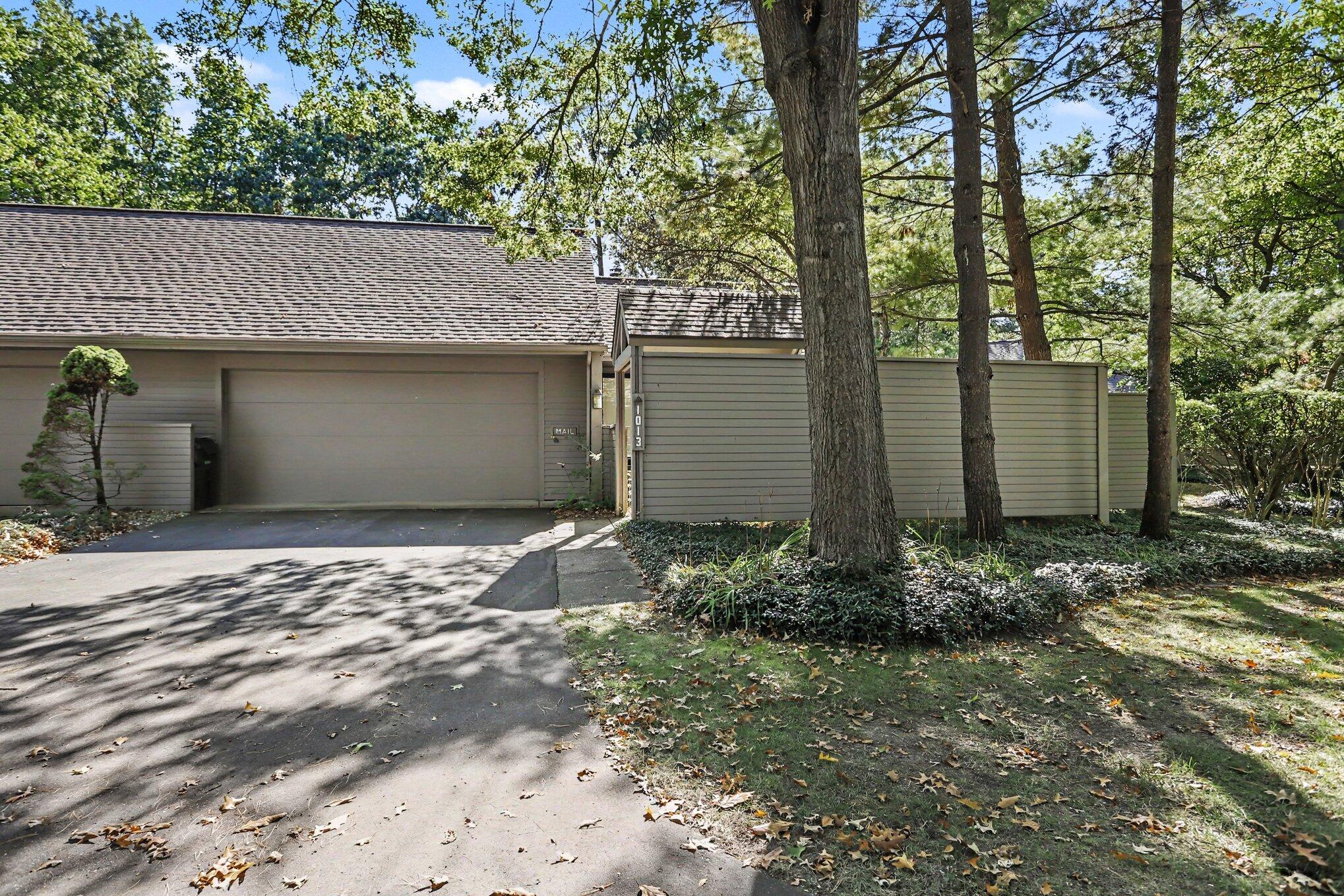 1013 Essex Circle Kalamazoo MI 49008