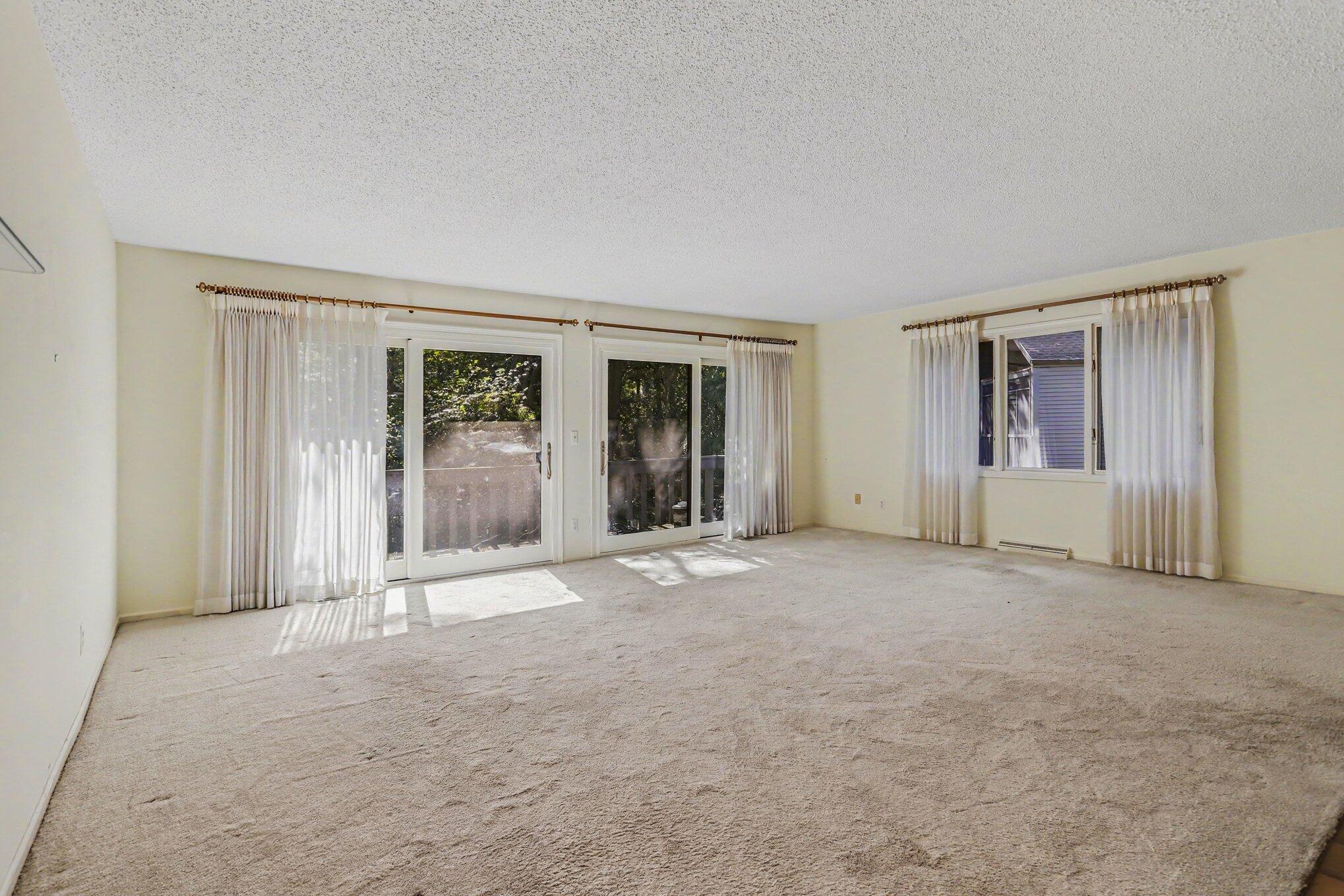 1013 Essex Circle Kalamazoo MI 49008