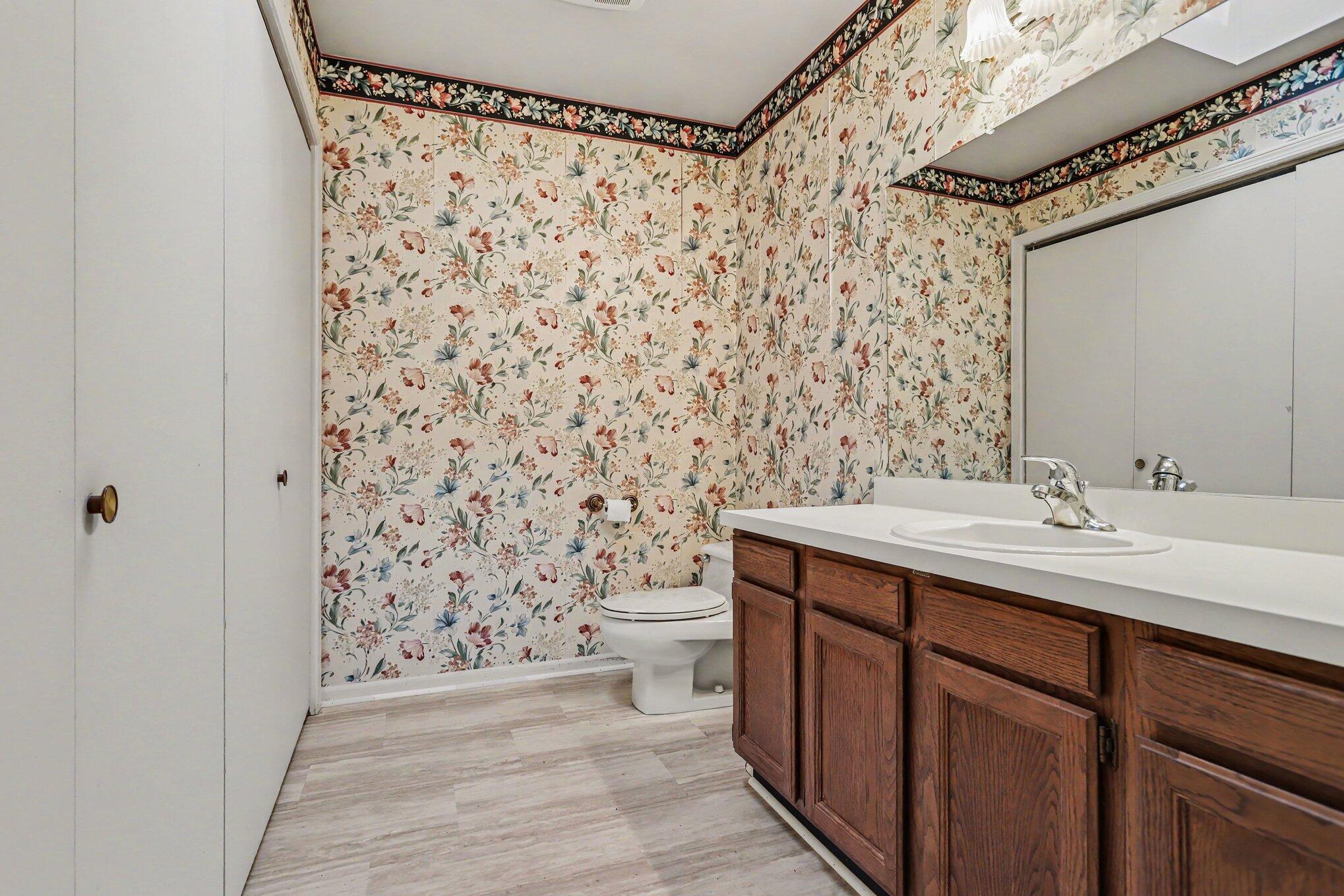 1013 Essex Circle Kalamazoo MI 49008