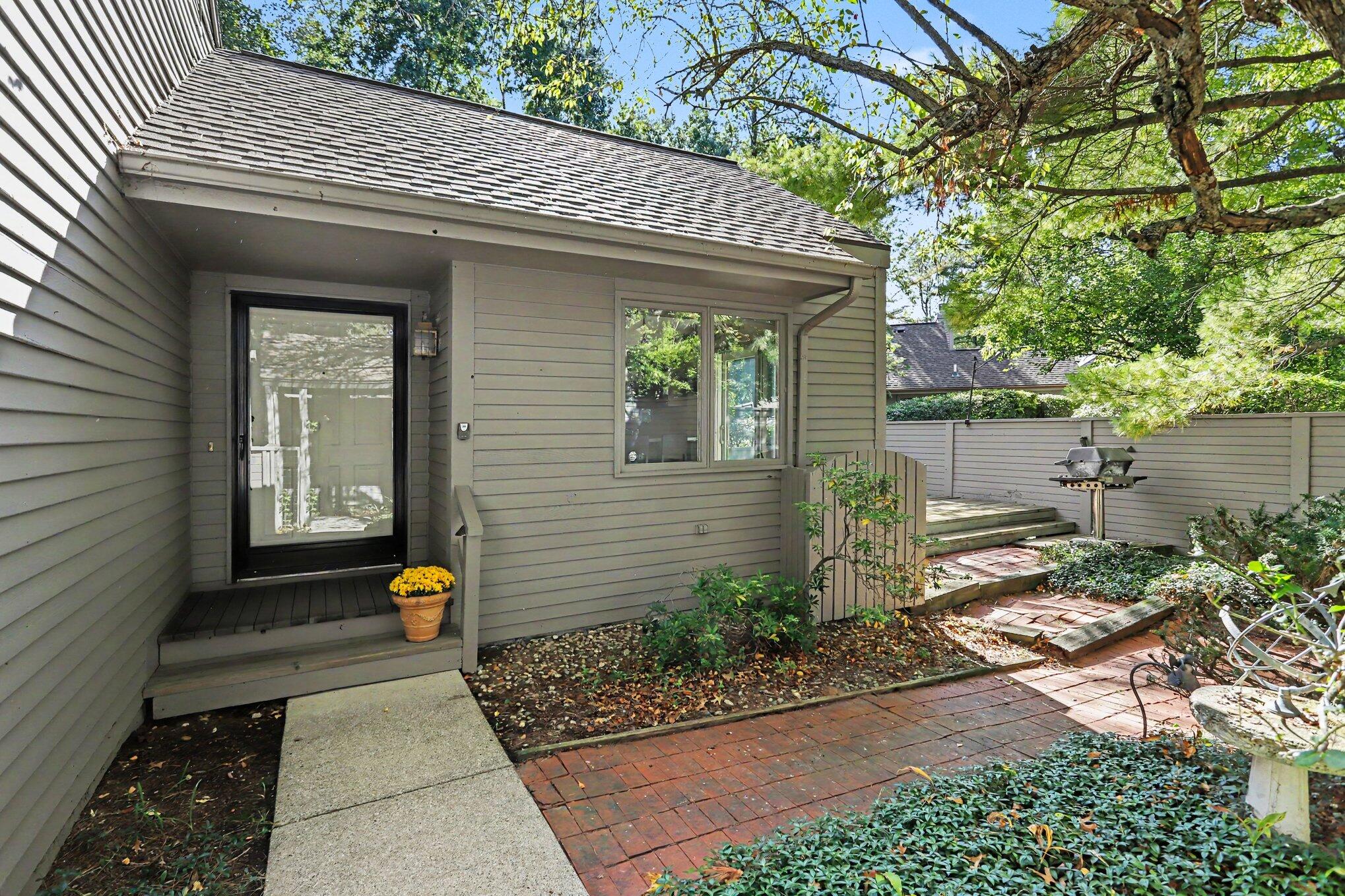 1013 Essex Circle Kalamazoo MI 49008