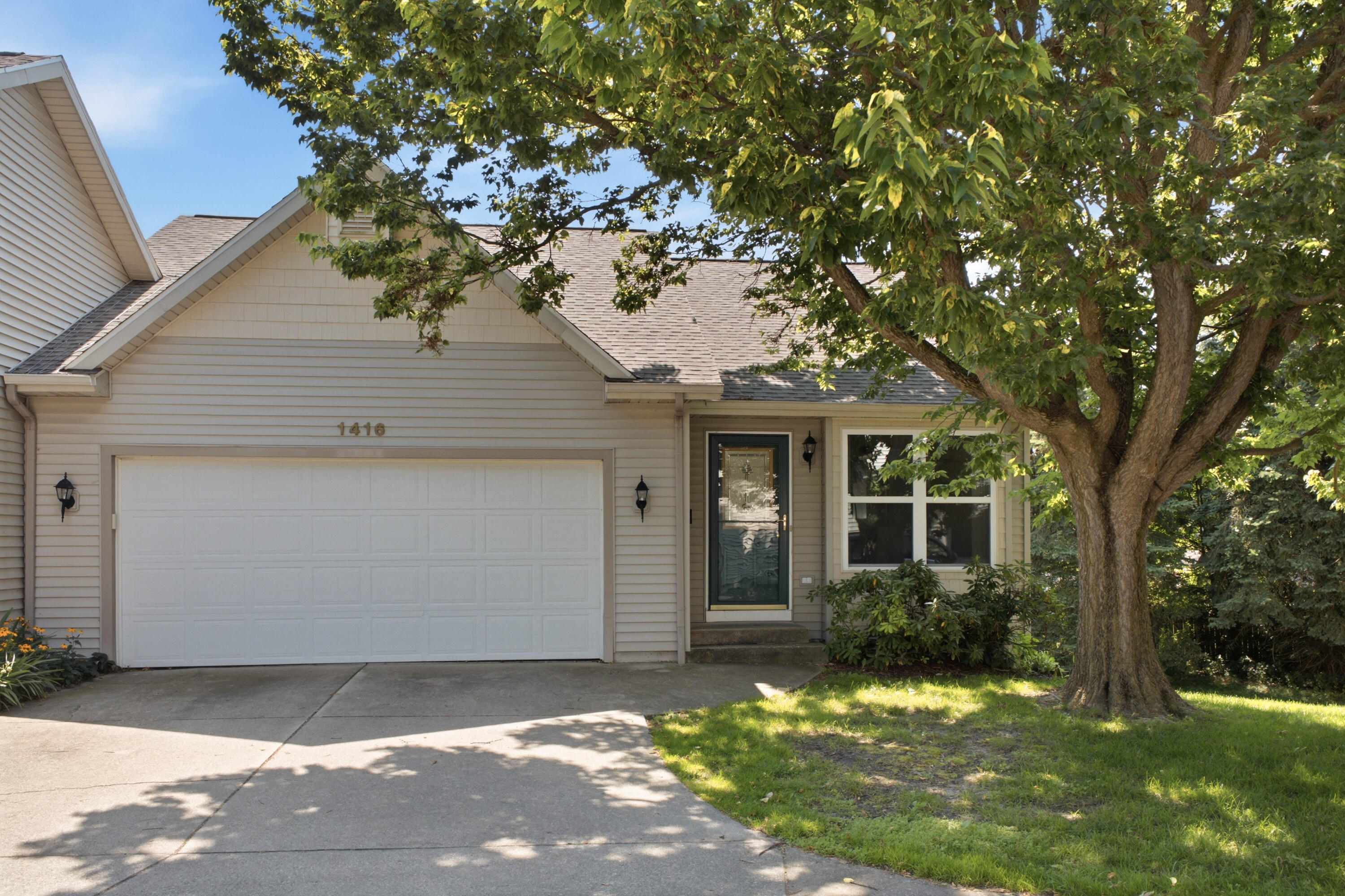 1416 Woodlawn Cmns Grand Haven MI 49417