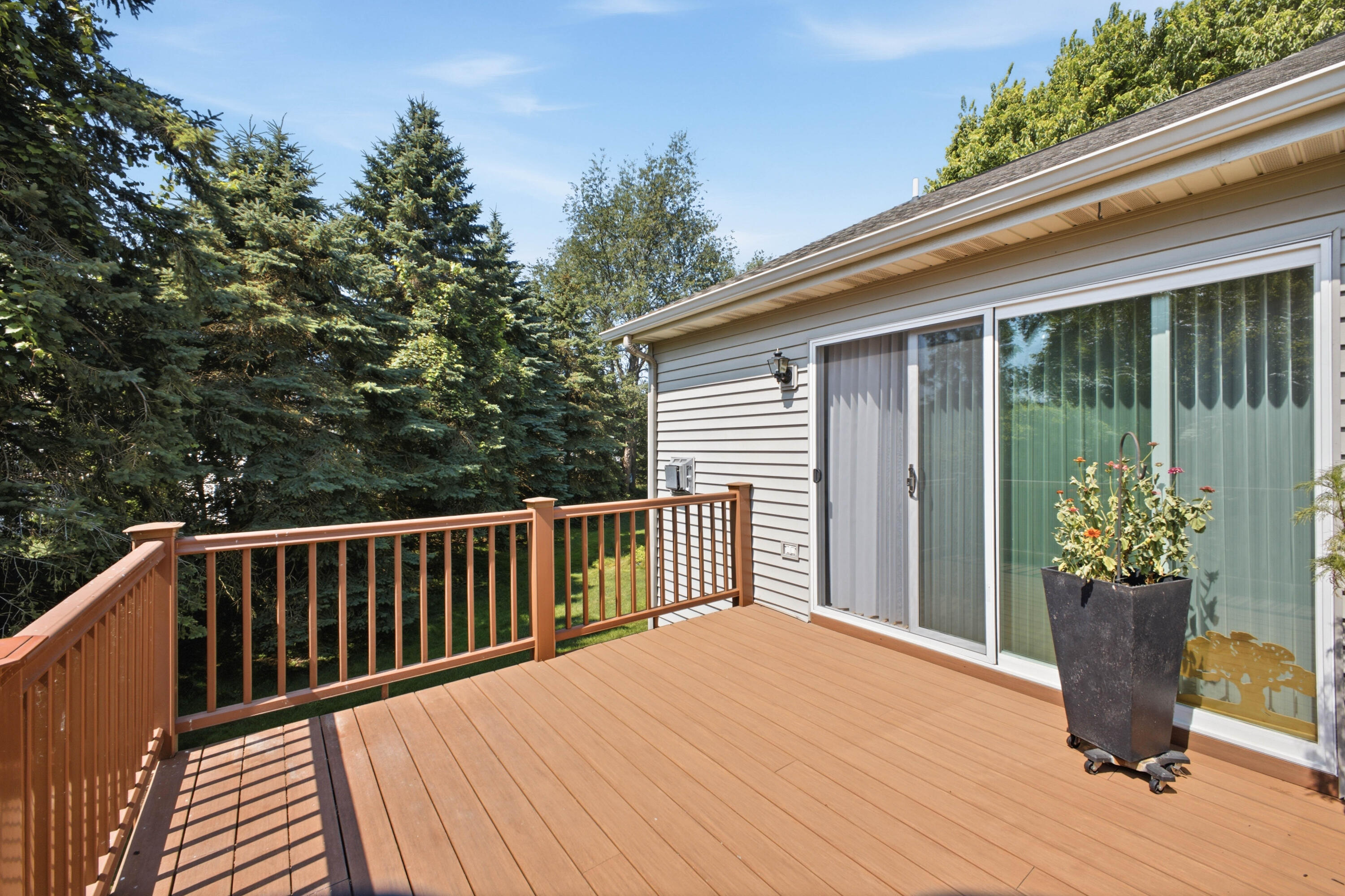 1416 Woodlawn Cmns Grand Haven MI 49417