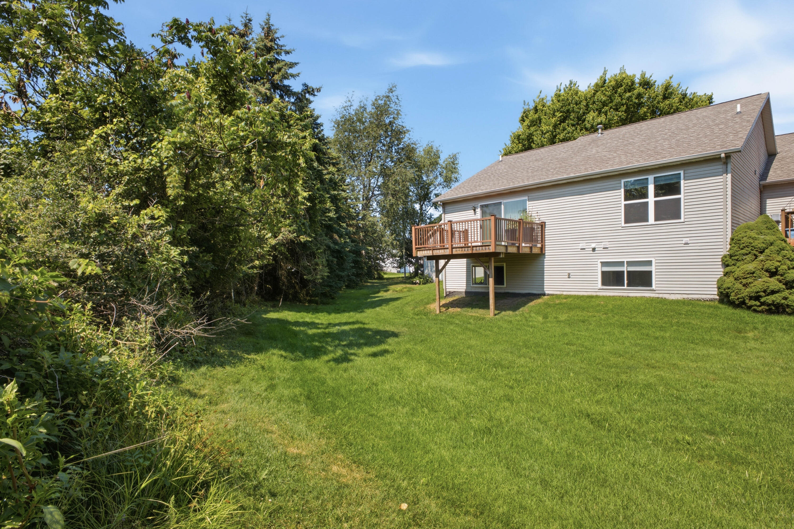 1416 Woodlawn Cmns Grand Haven MI 49417