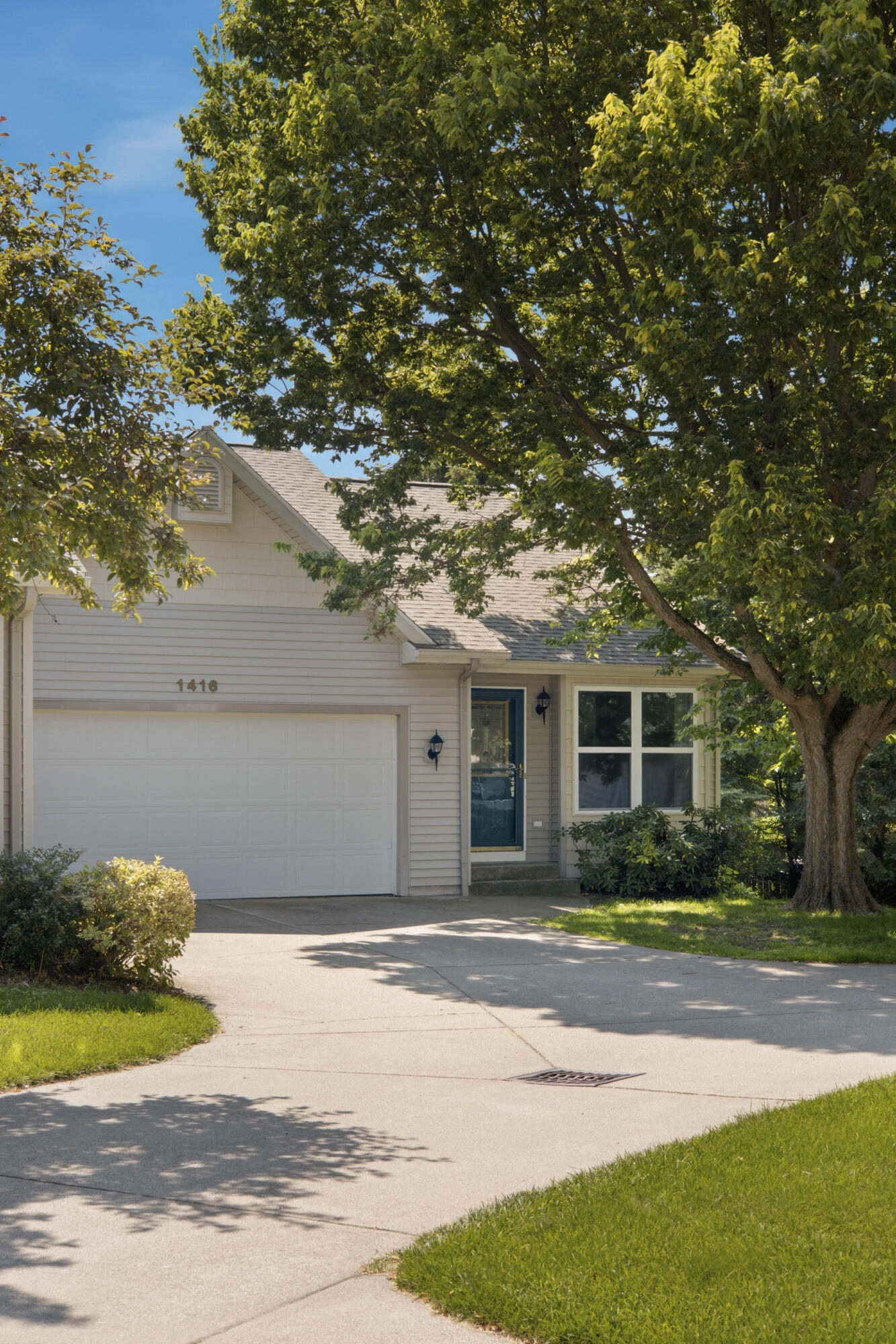 1416 Woodlawn Cmns Grand Haven MI 49417