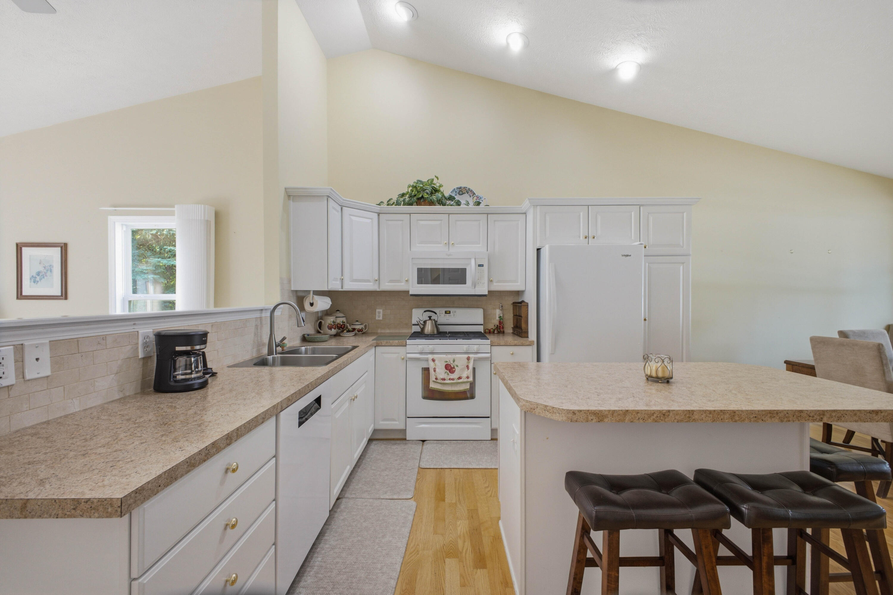 1416 Woodlawn Cmns Grand Haven MI 49417