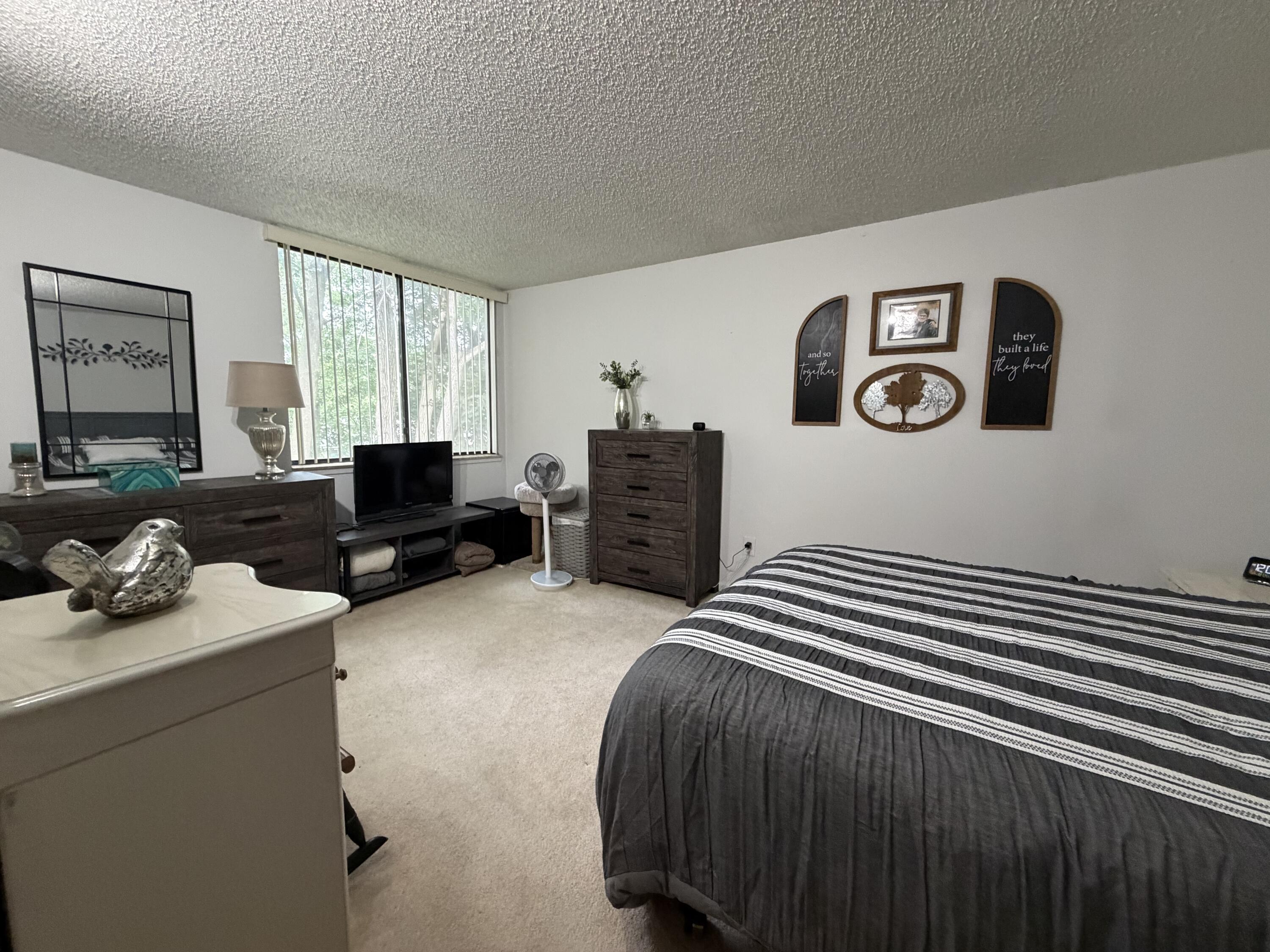 135 Balmoral Court Kalamazoo MI 49006