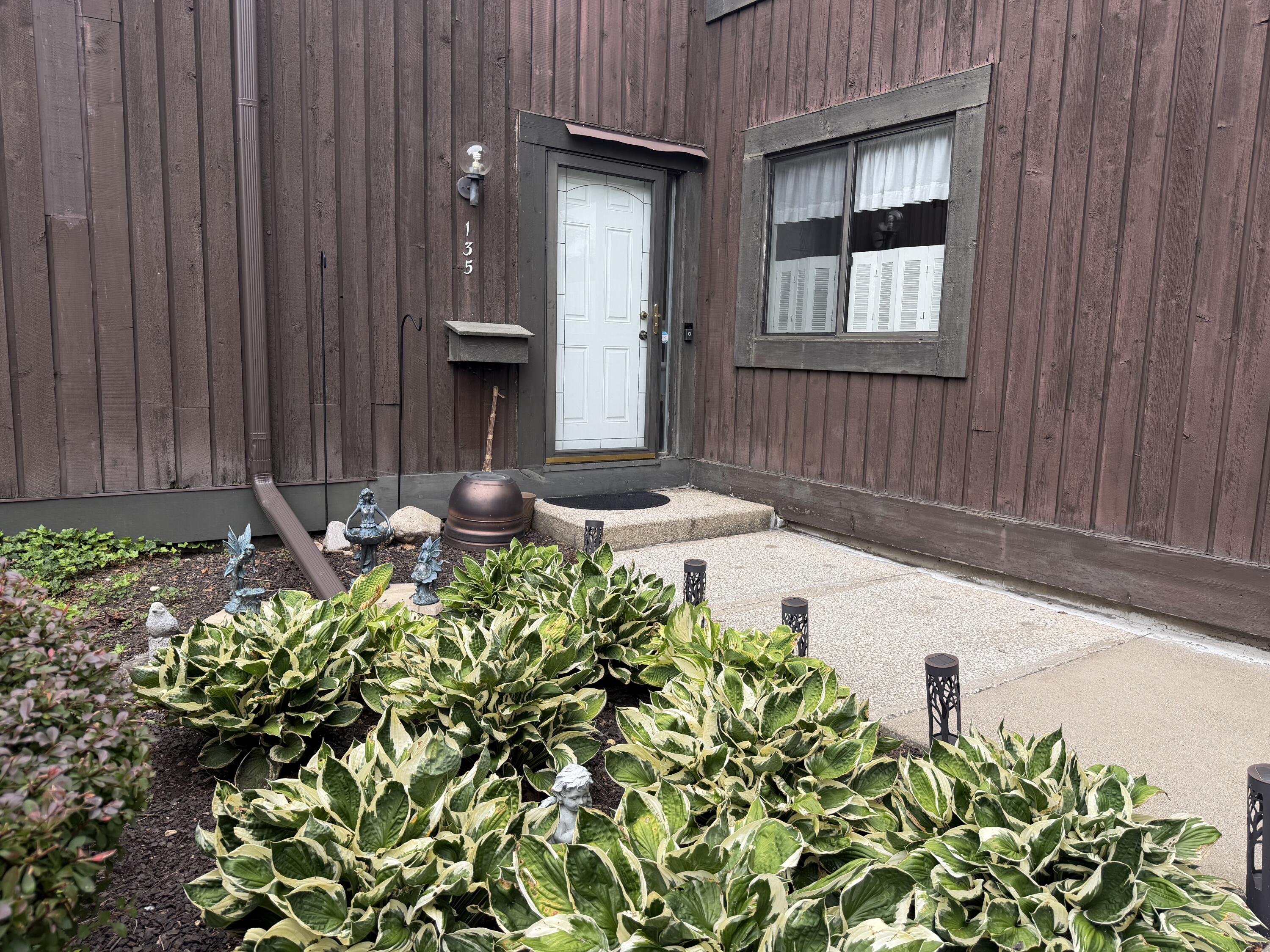 135 Balmoral Court Kalamazoo MI 49006