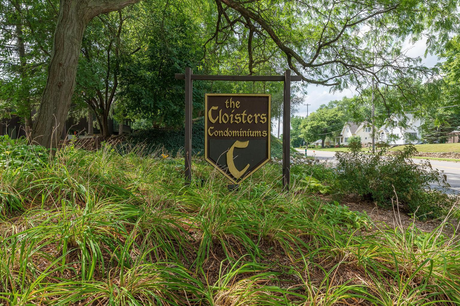 135 Balmoral Court Kalamazoo MI 49006