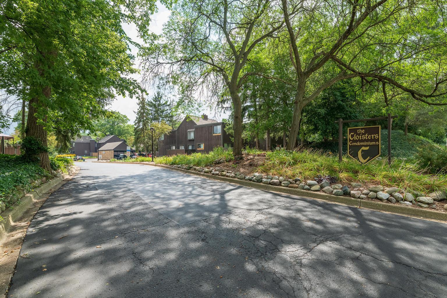 135 Balmoral Court Kalamazoo MI 49006