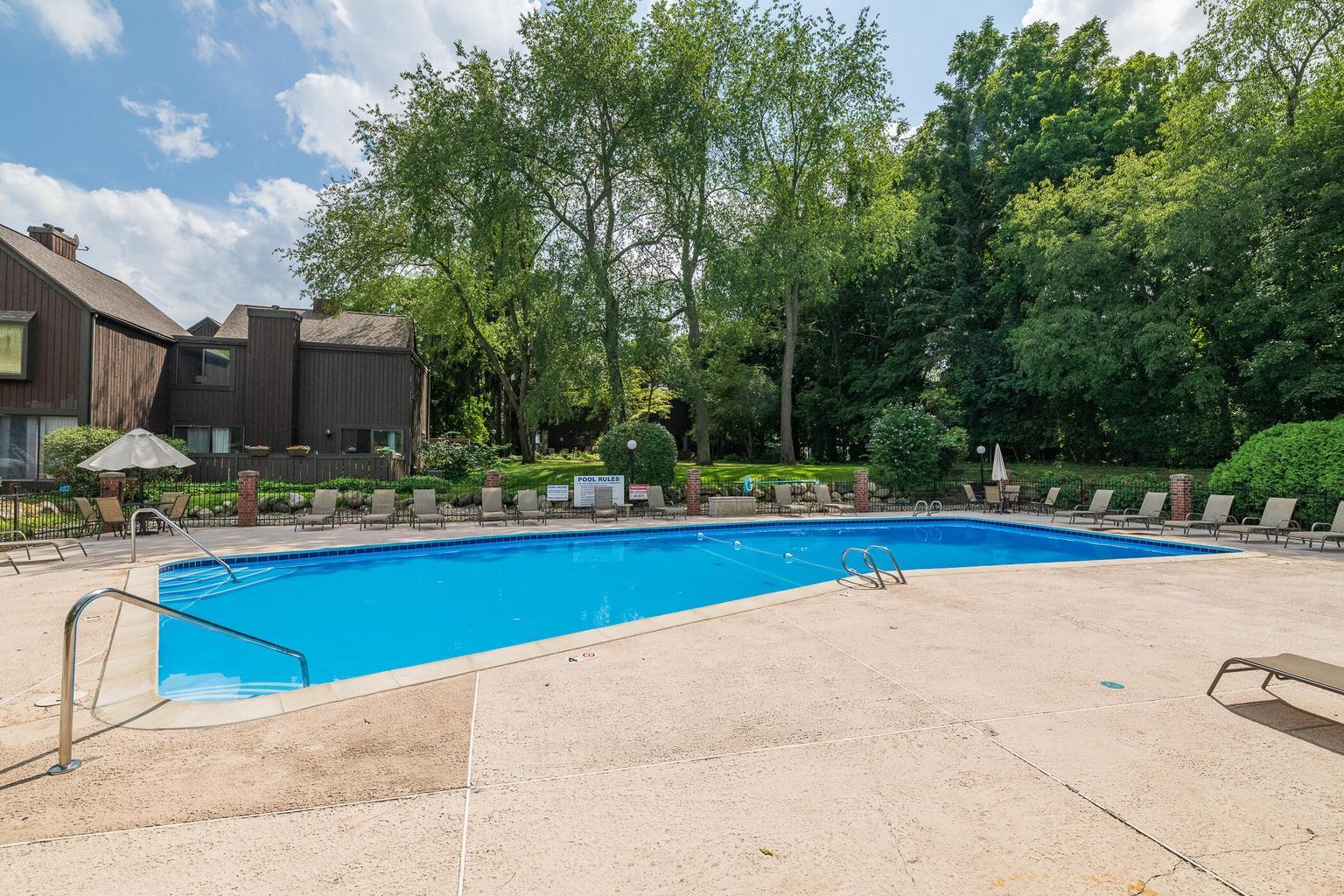135 Balmoral Court Kalamazoo MI 49006