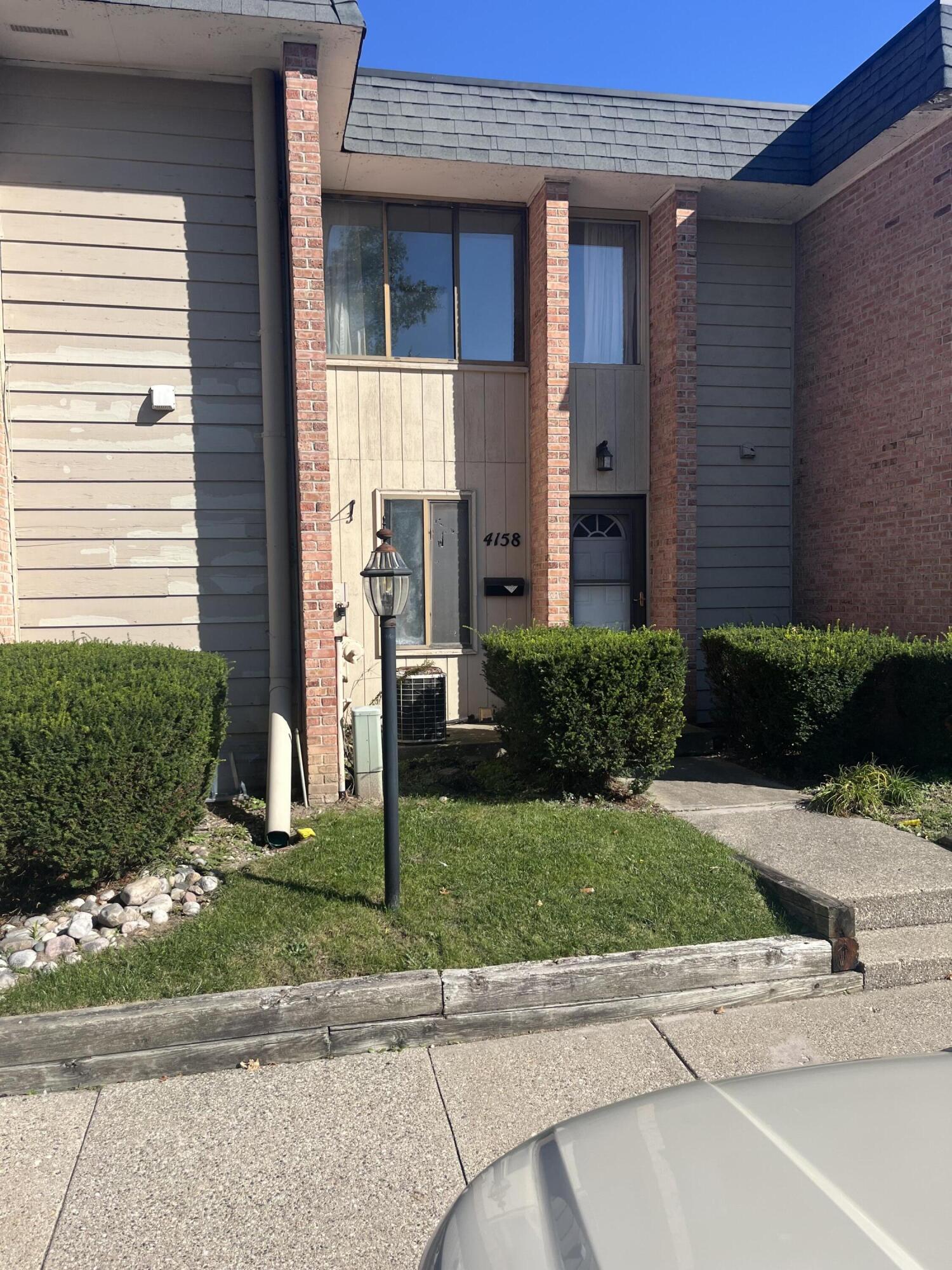 4158 E Saxony Drive SE Grand Rapids MI 49508