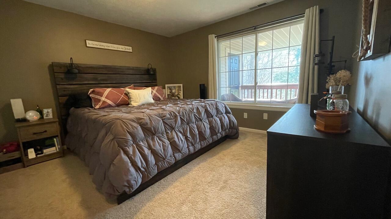 169 Hunters Lane NE Rockford MI 49341
