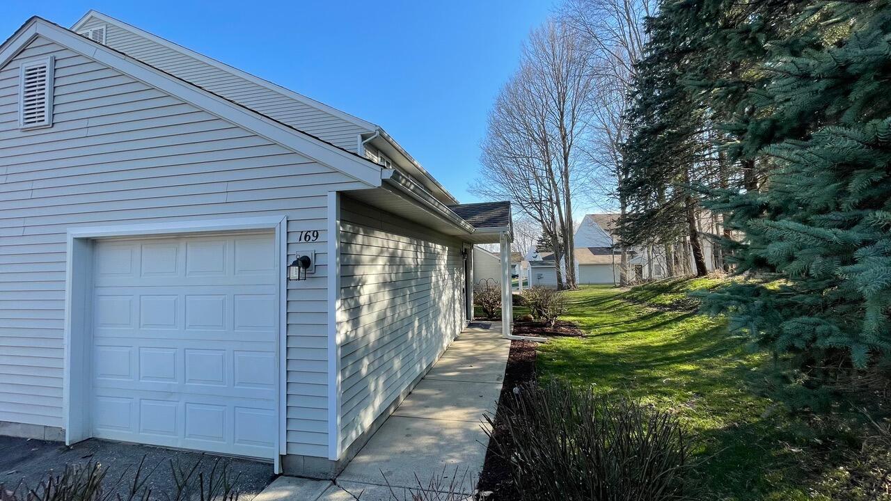 169 Hunters Lane NE Rockford MI 49341