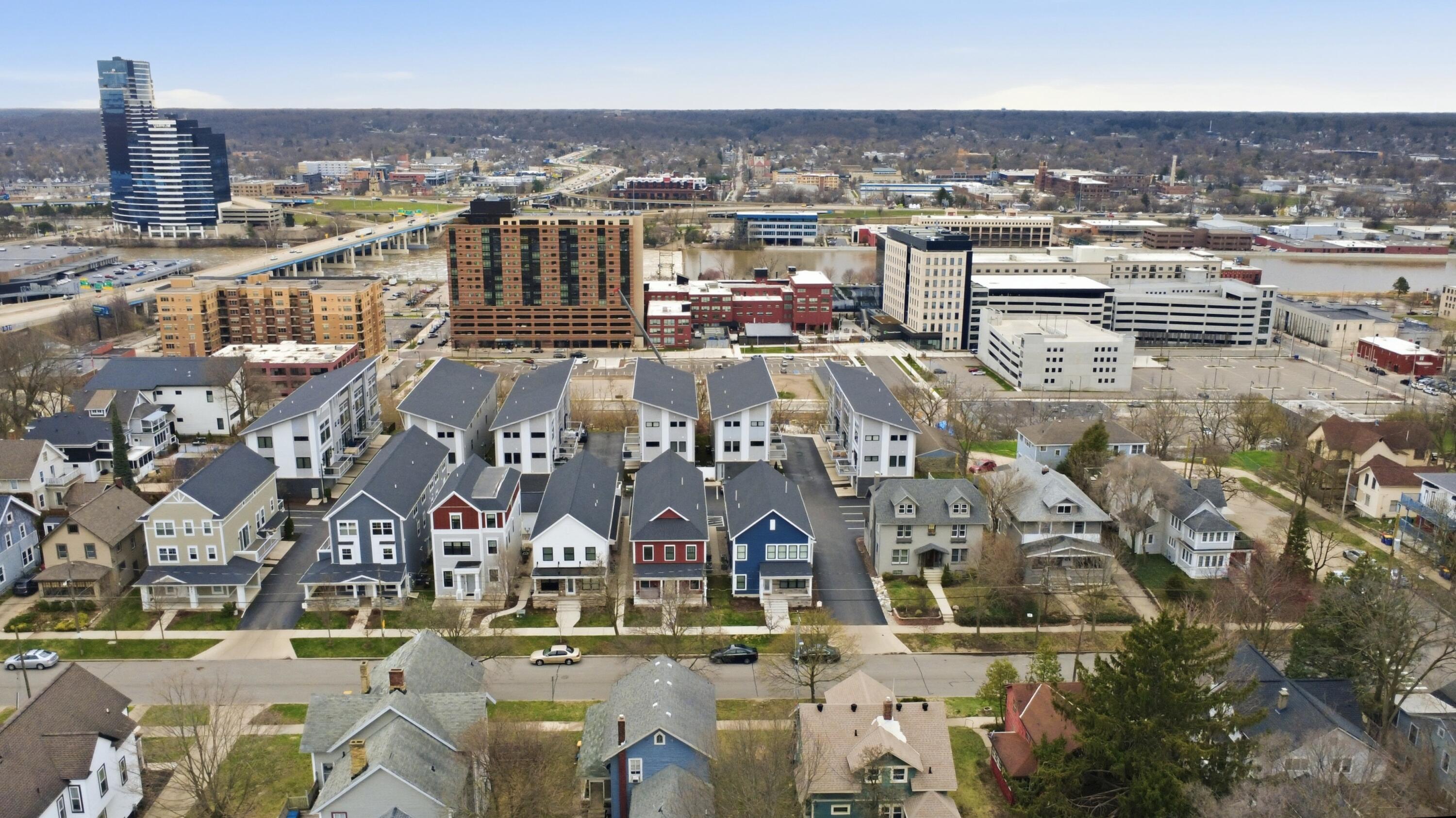 629 Fairview Avenue NE Grand Rapids MI 49503