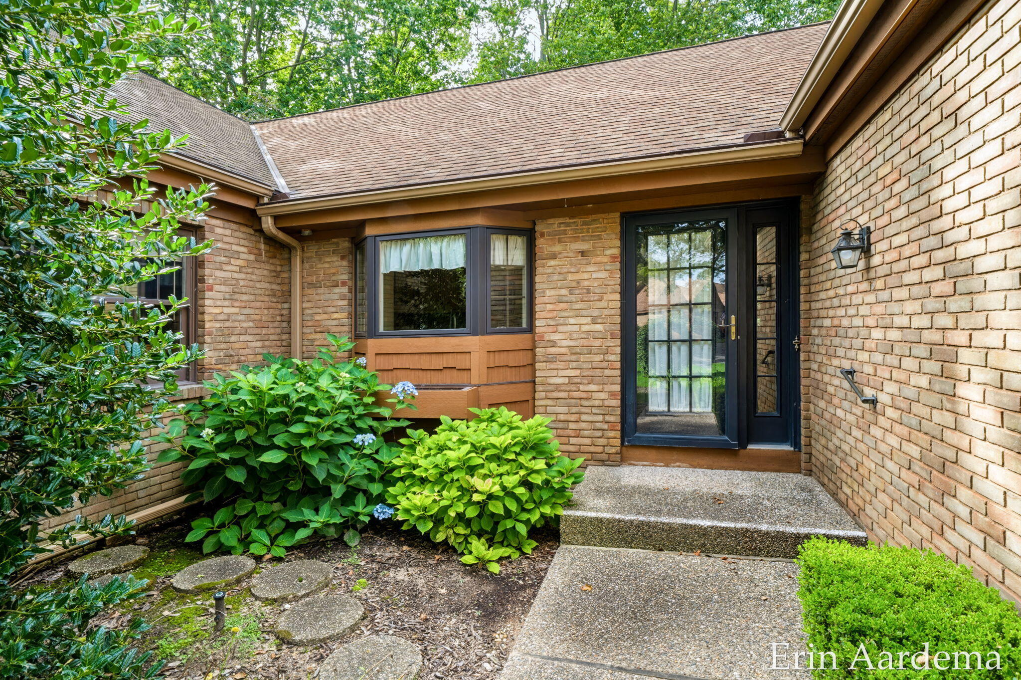 302 Foxcroft Circle Holland MI 49423
