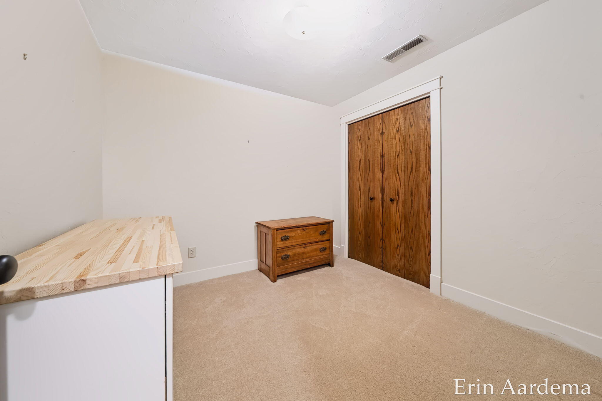 302 Foxcroft Circle Holland MI 49423