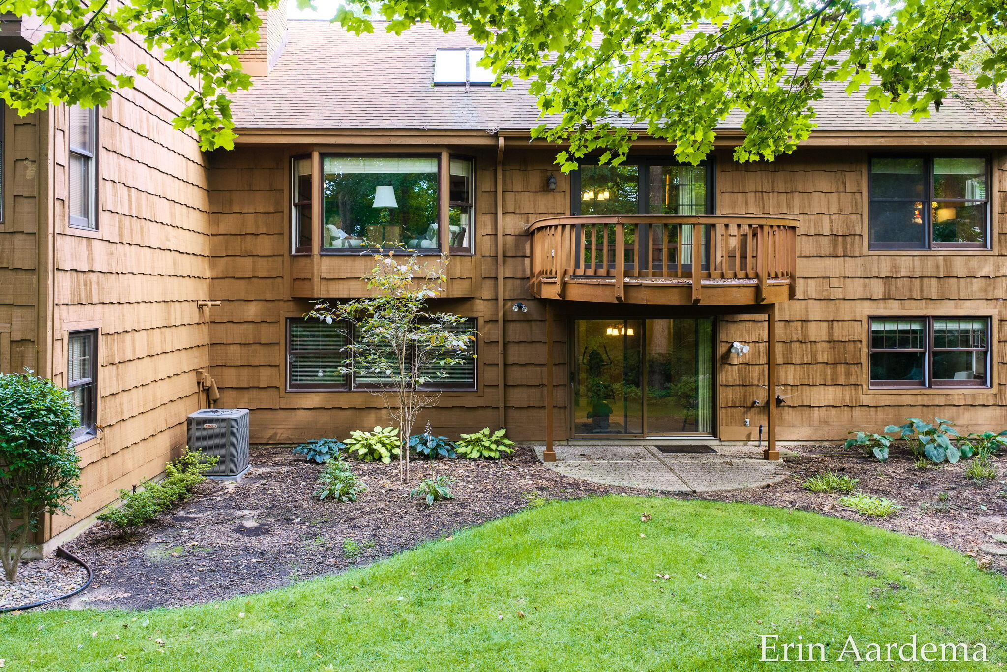 302 Foxcroft Circle Holland MI 49423