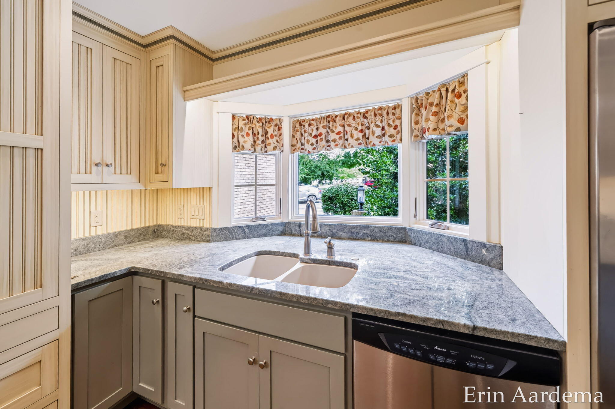 302 Foxcroft Circle Holland MI 49423