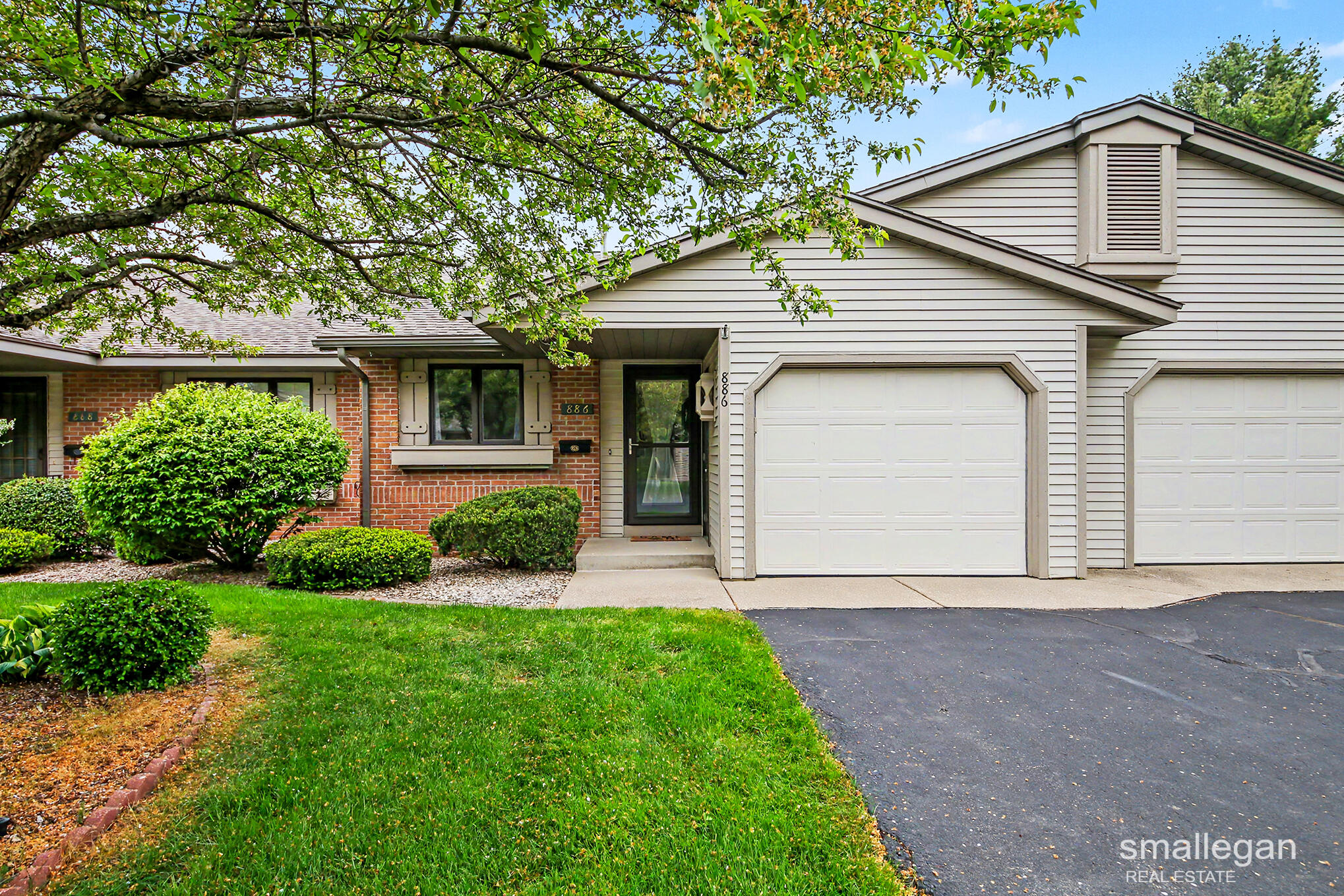 886 Harvest Drive Holland MI 49423