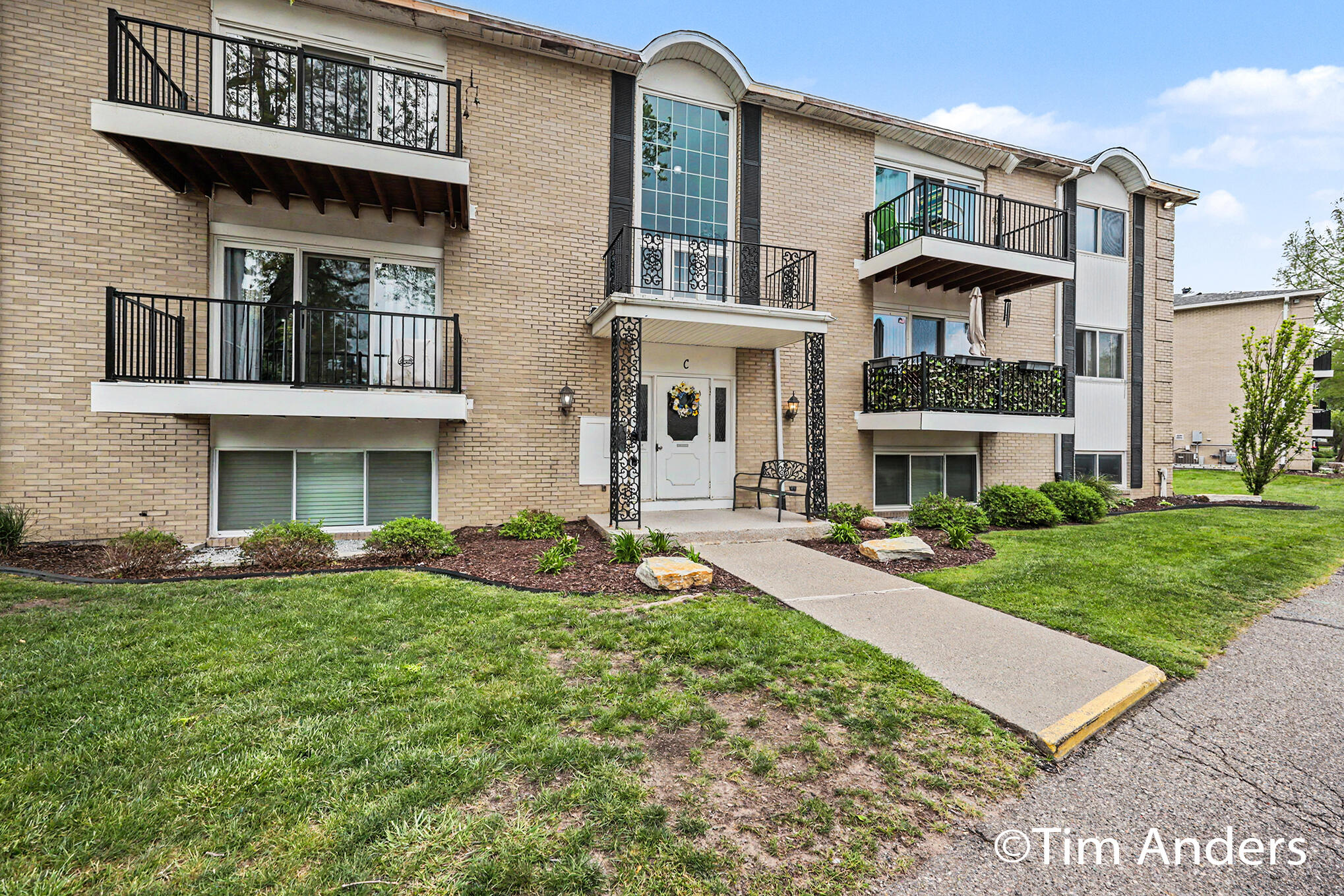 2759 Leonard Street NW Grand Rapids MI 49504