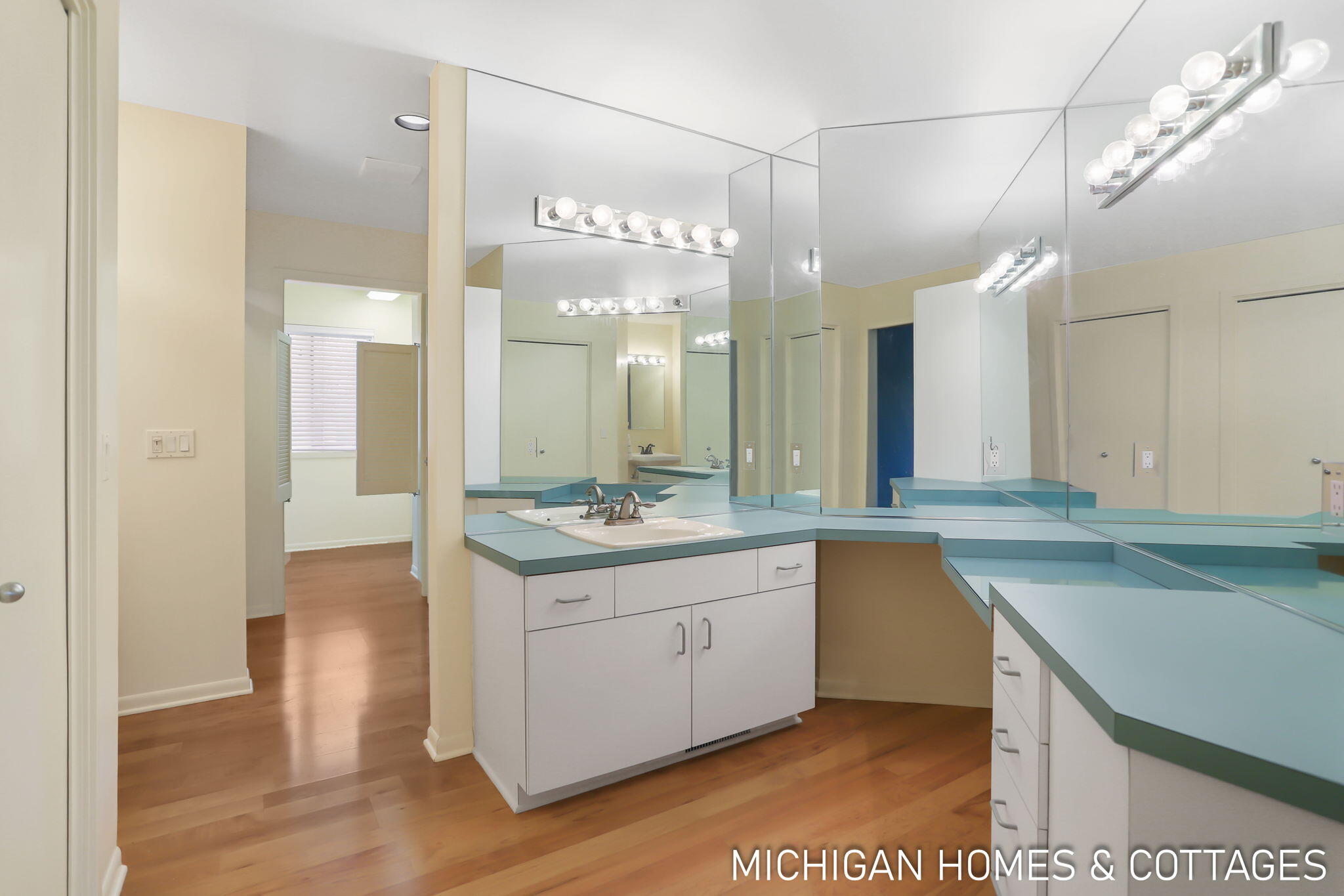 1674 Lakeview Drive Zeeland MI 49464