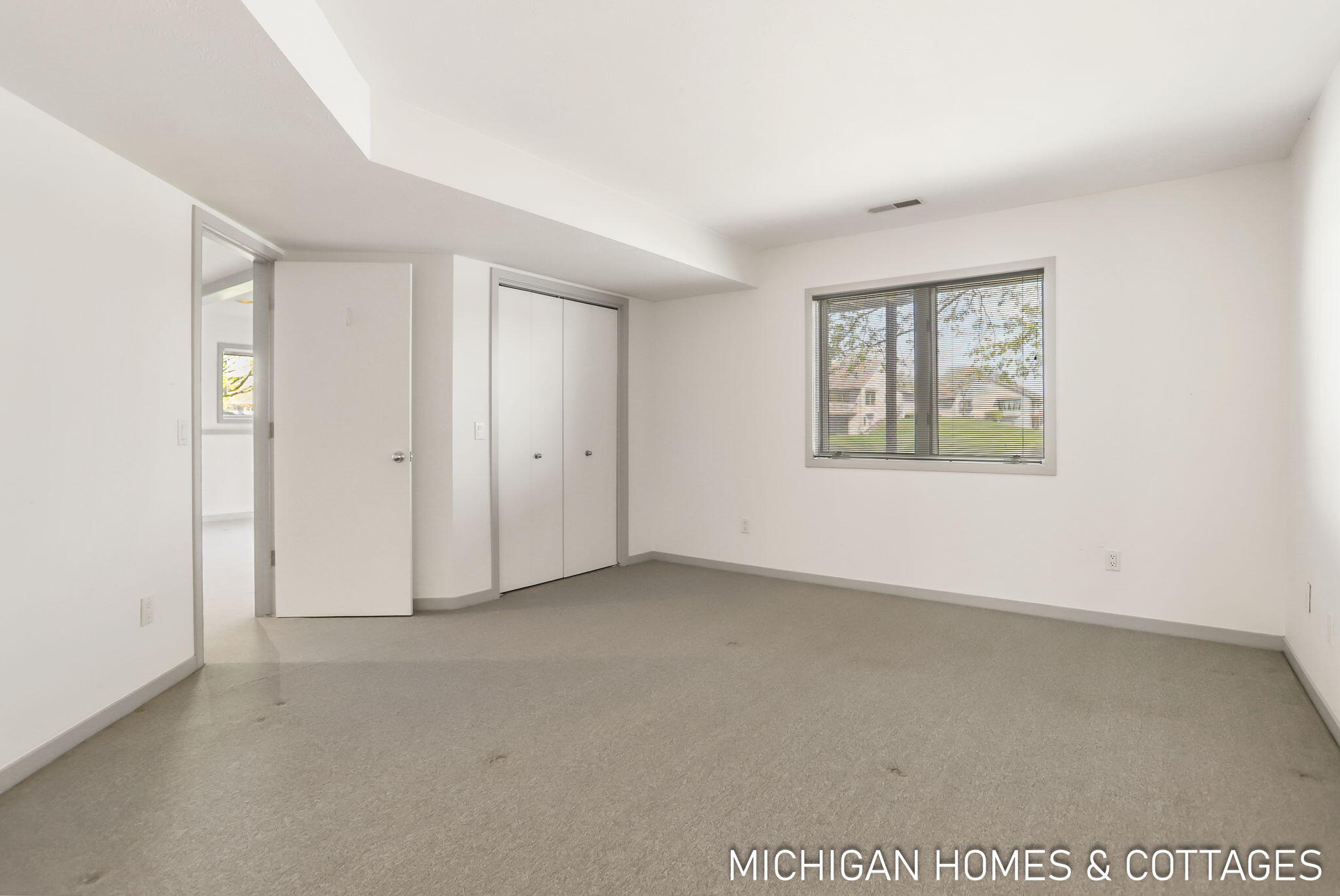 1674 Lakeview Drive Zeeland MI 49464