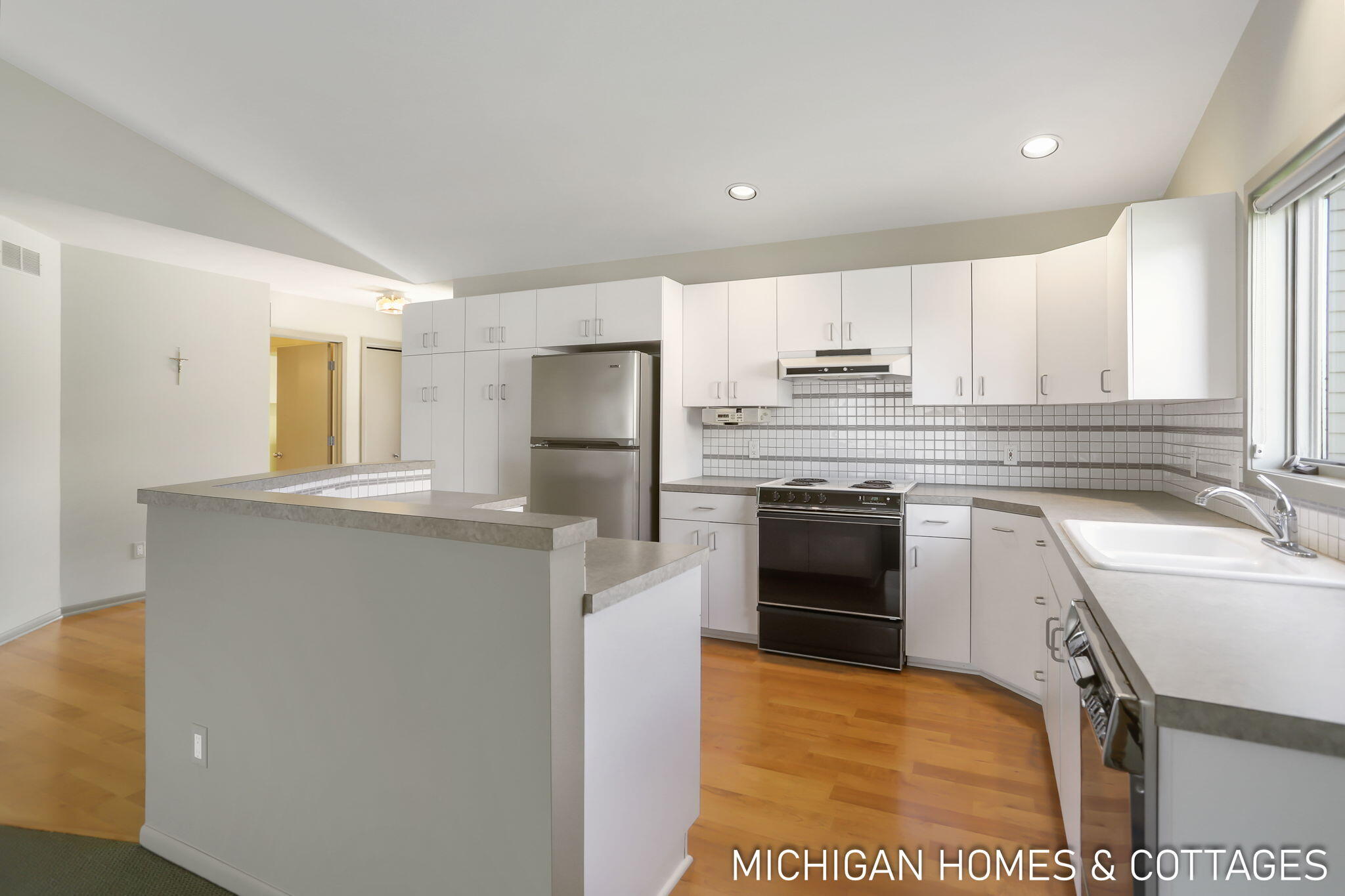 1674 Lakeview Drive Zeeland MI 49464