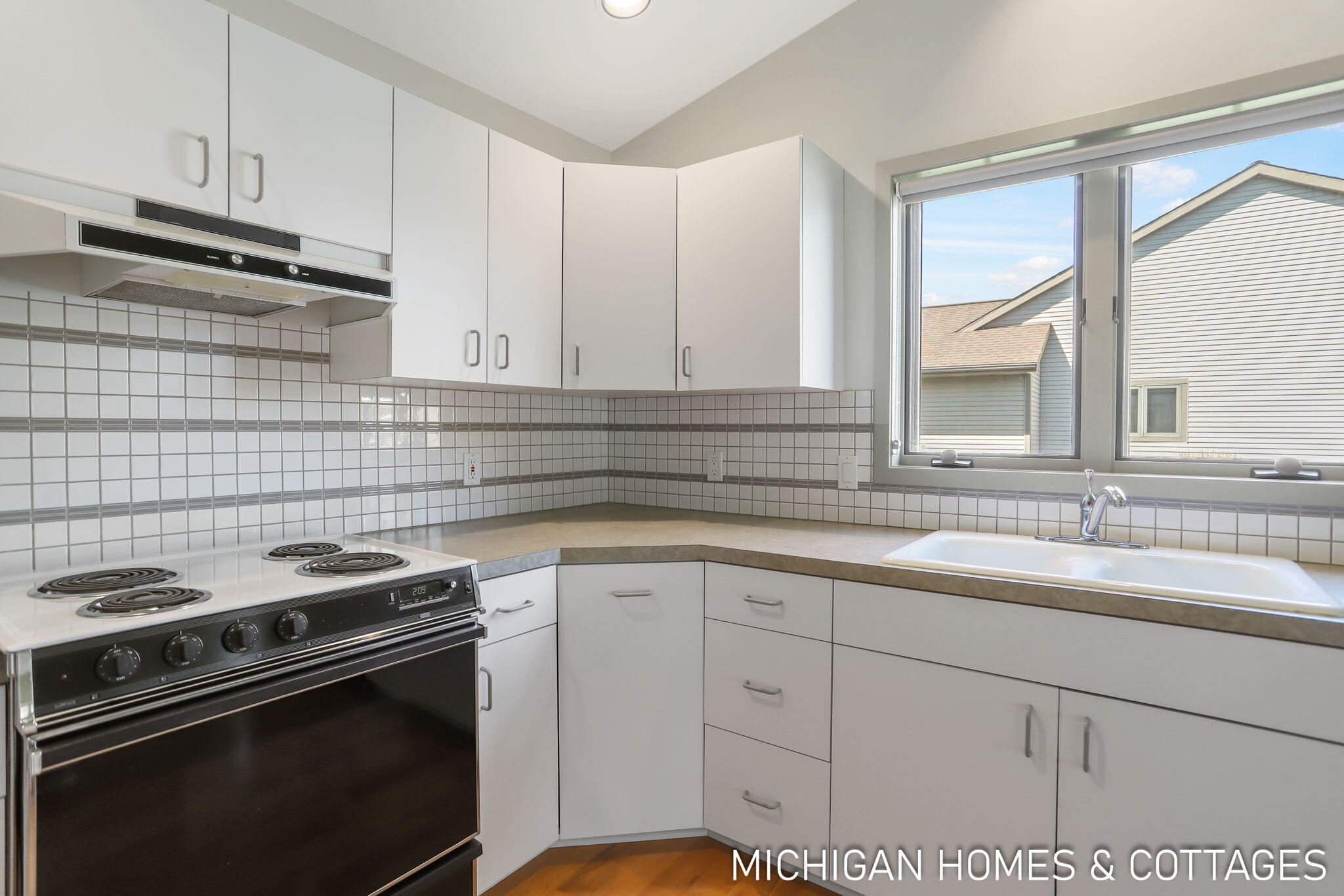 1674 Lakeview Drive Zeeland MI 49464