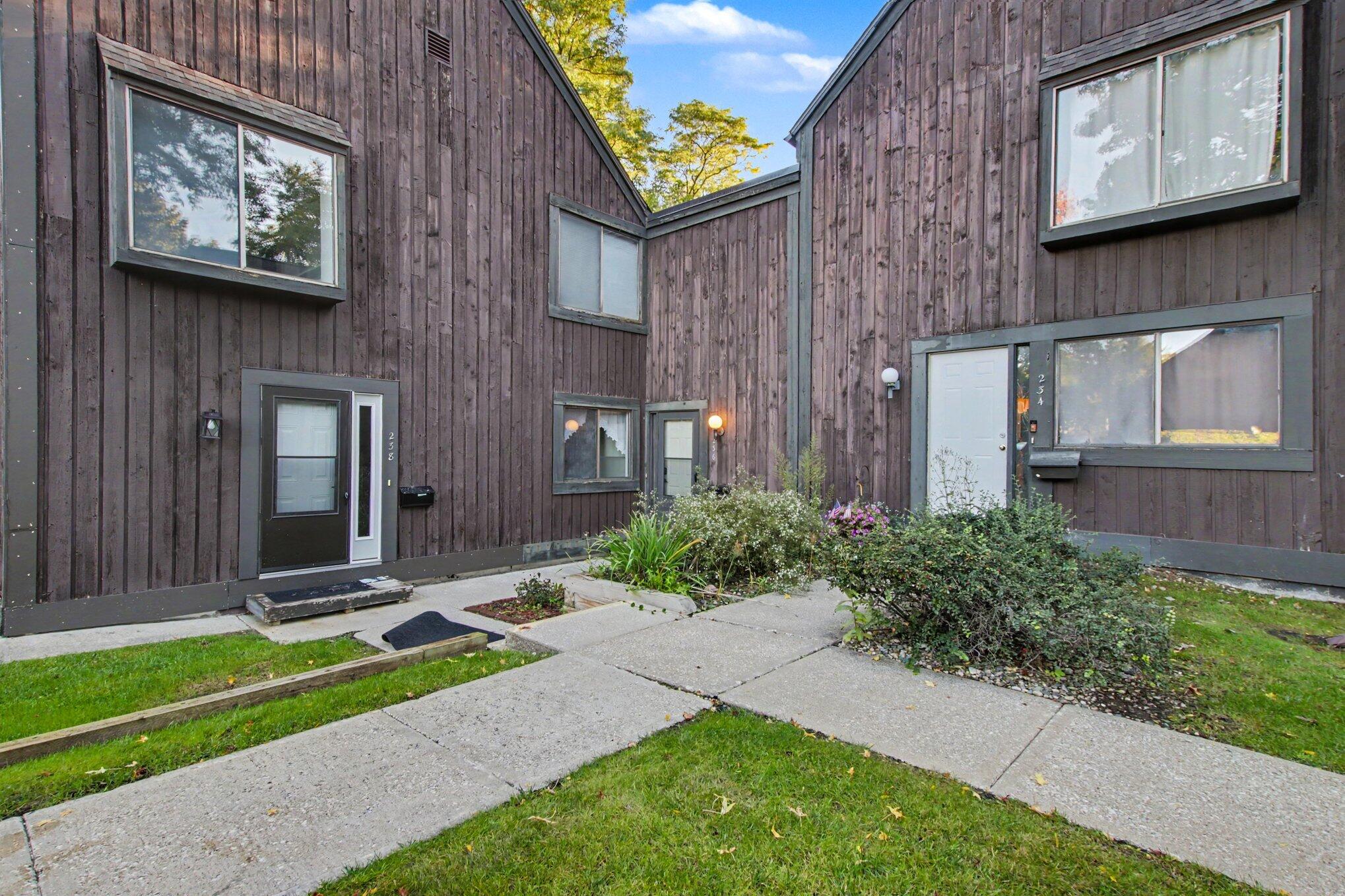 236 Falkirk Court Kalamazoo MI 49006
