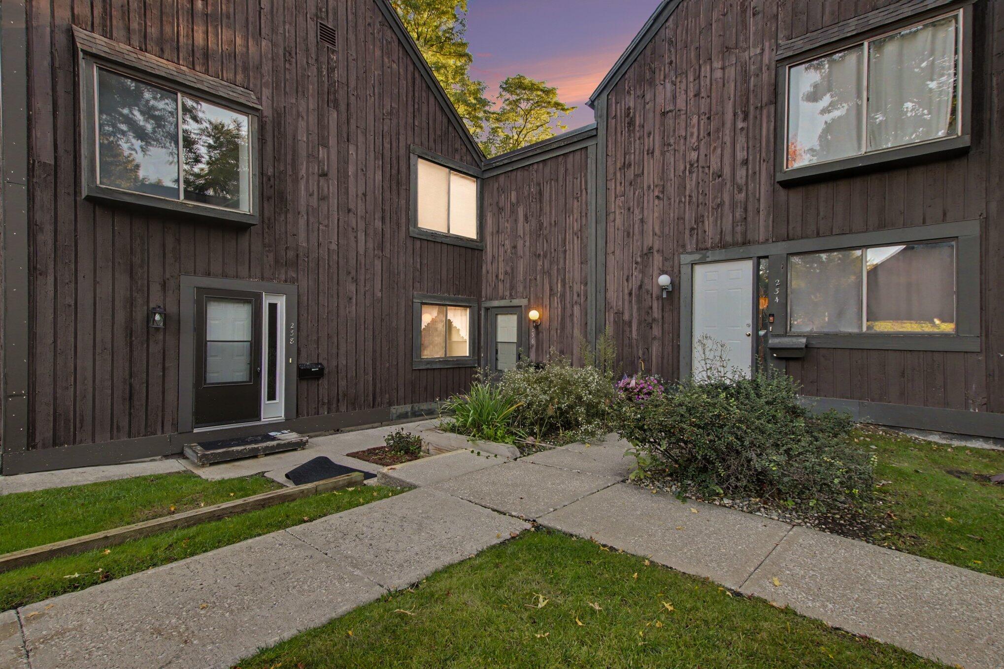 236 Falkirk Court Kalamazoo MI 49006