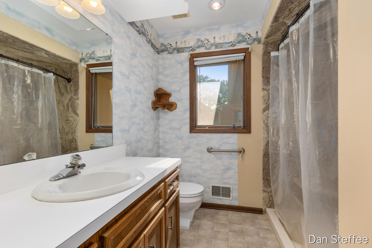 2121 Dewberry Drive NE Grand Rapids MI 49505